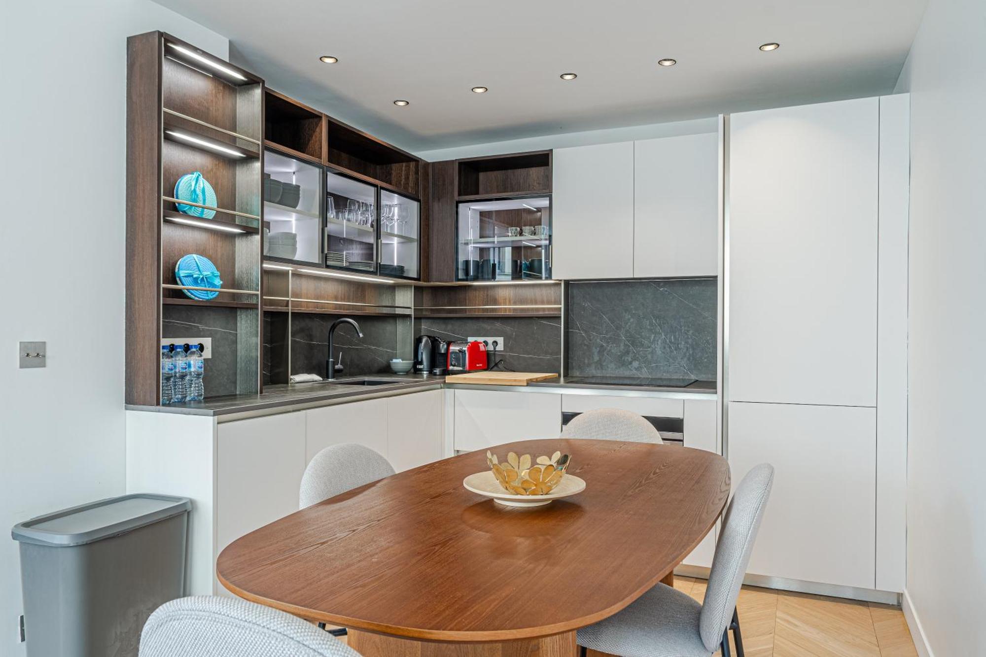 Lavie Maison : A C & Eiffel Tower View *