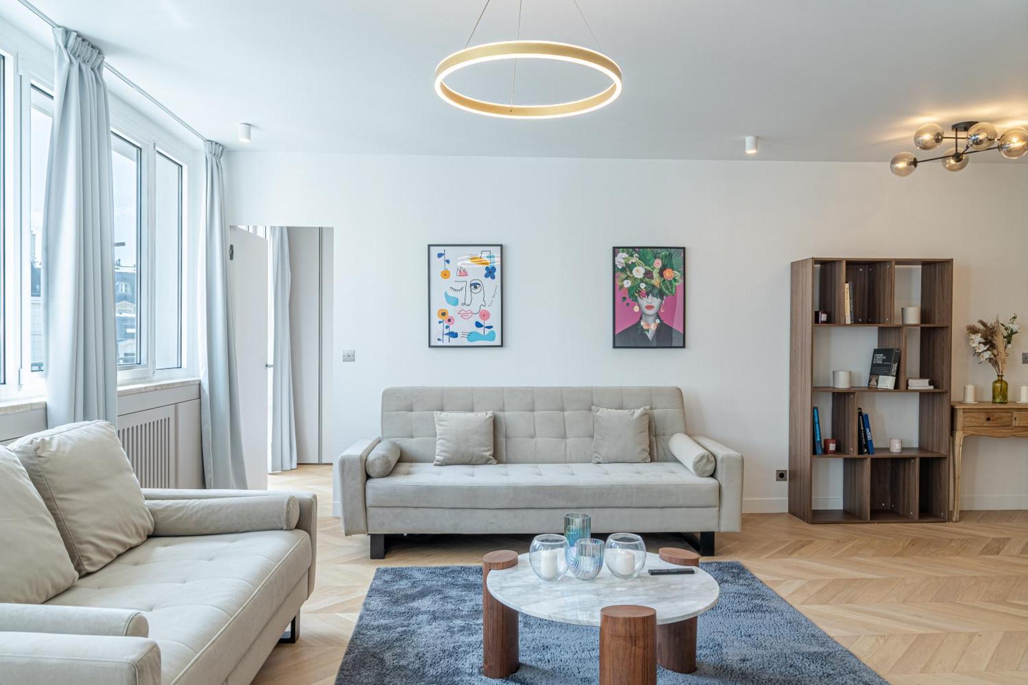Lavie Maison : A C & Eiffel Tower View