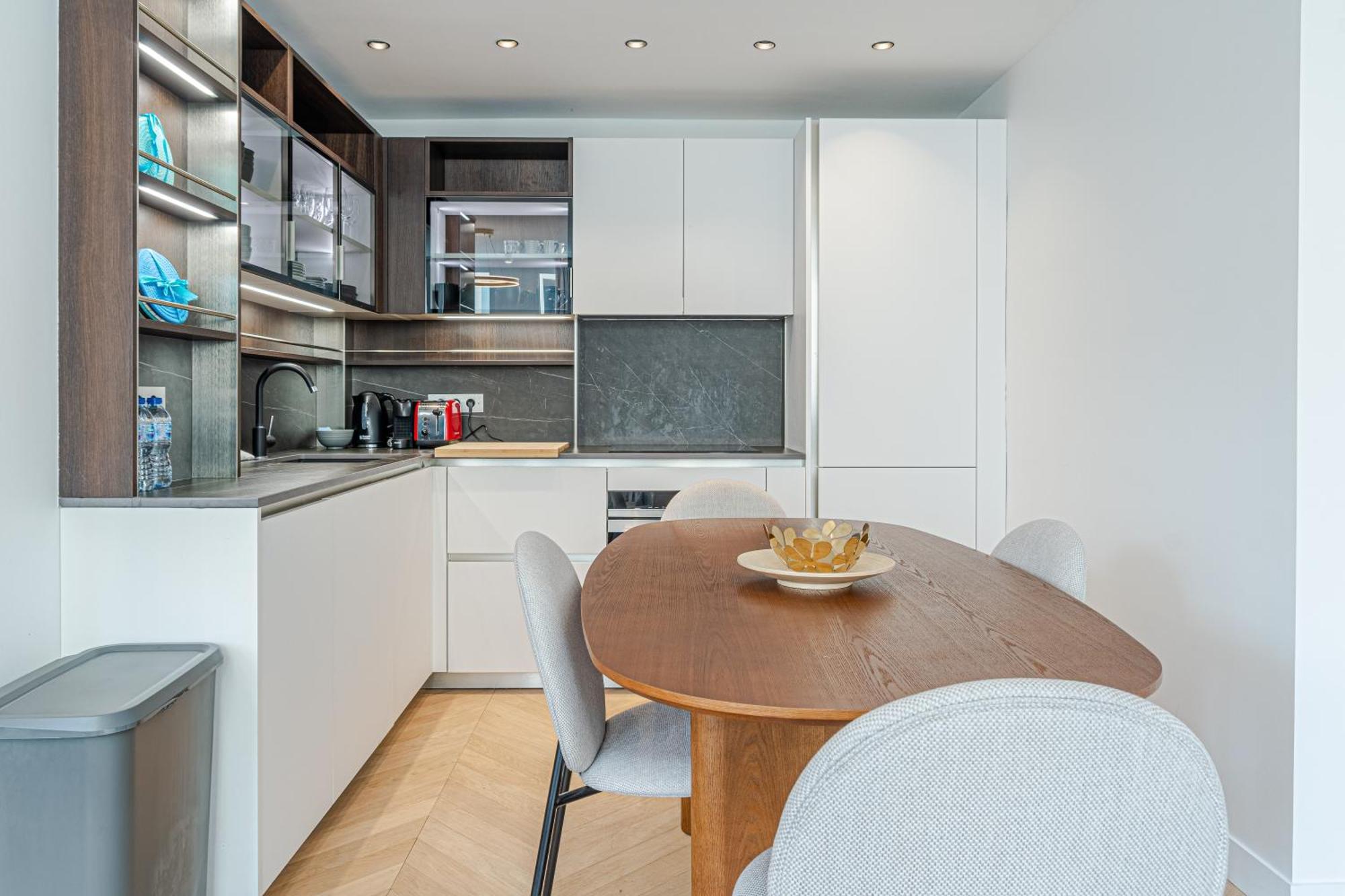Lavie Maison : A C & Eiffel Tower View Paris