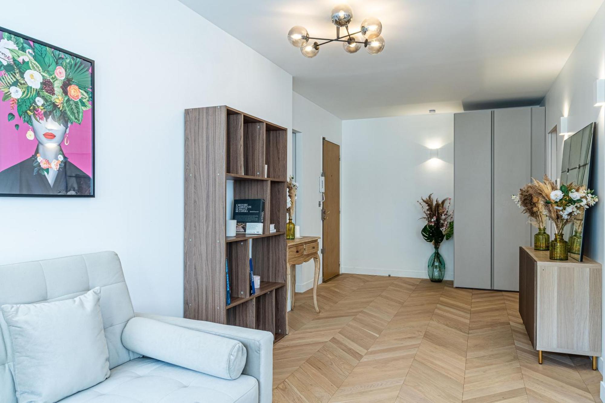Apartment Lavie Maison : A C & Eiffel Tower View Paris