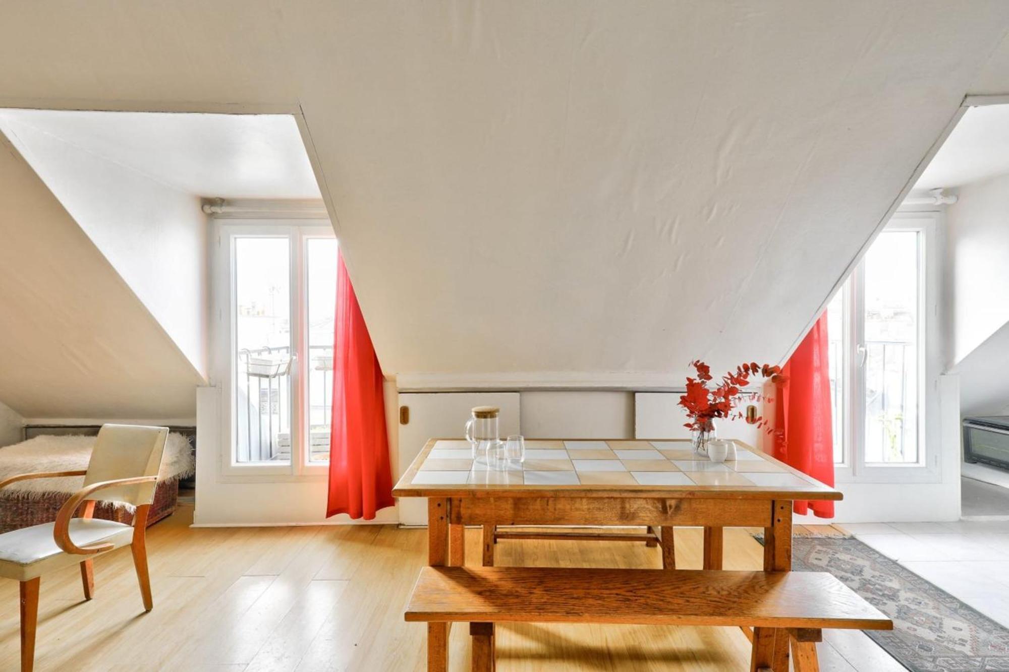 Apartment Cosy Under The Roofs Of Paris