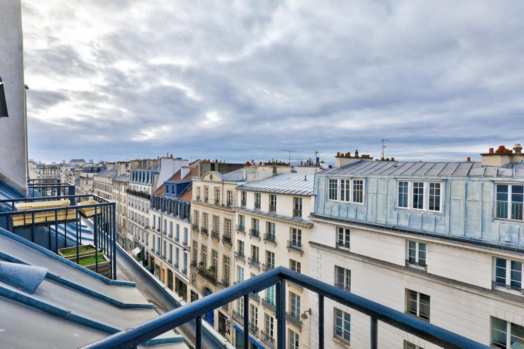 Cosy Under The Roofs Of Apartment *