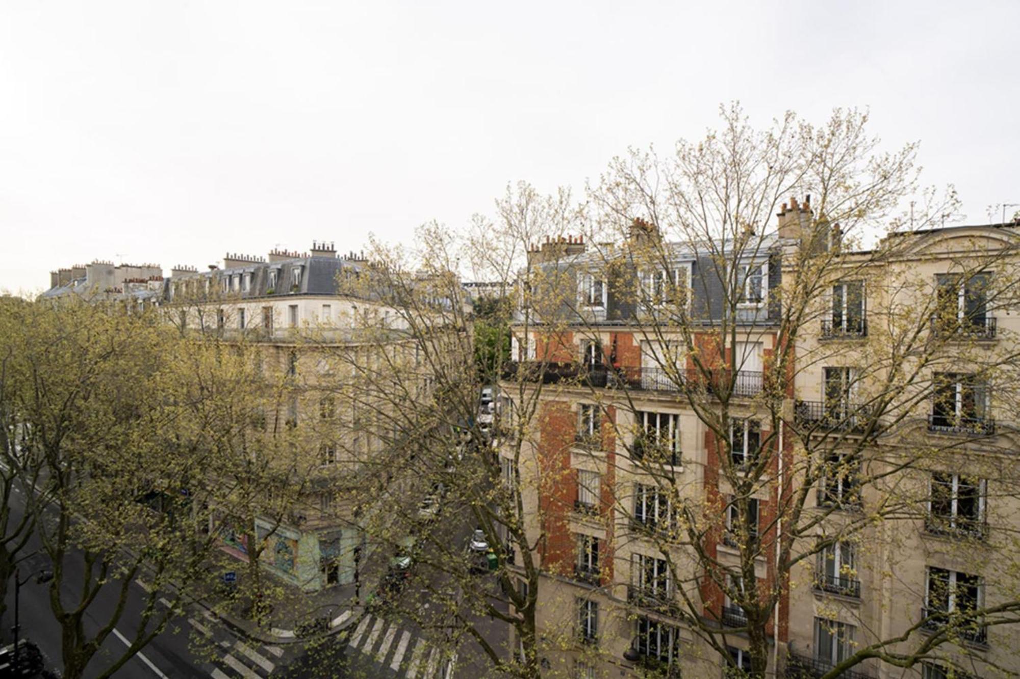 Near Buttes Chaumont