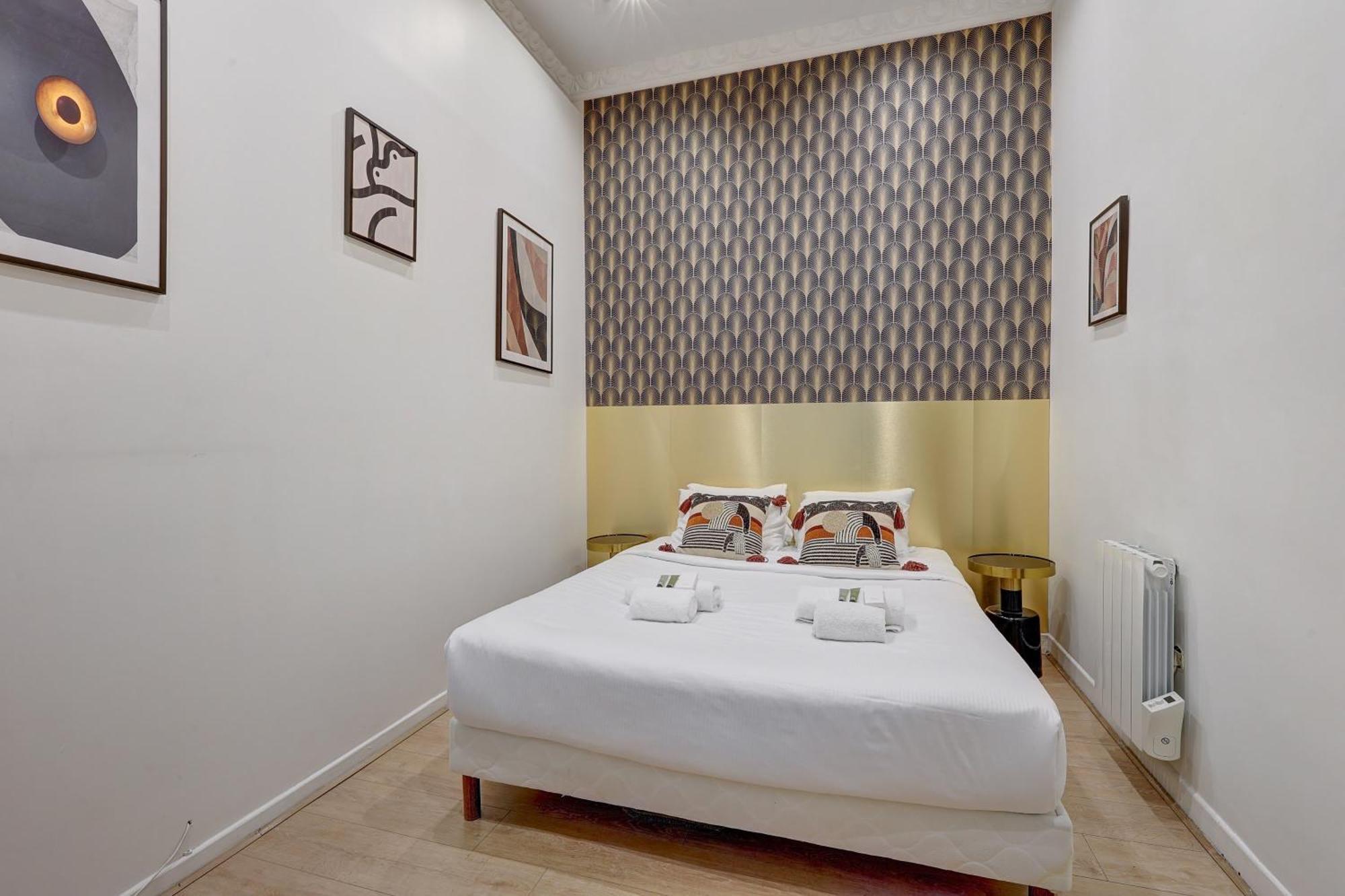 106 - Fabulous In Champs Elysees Apartment Paris