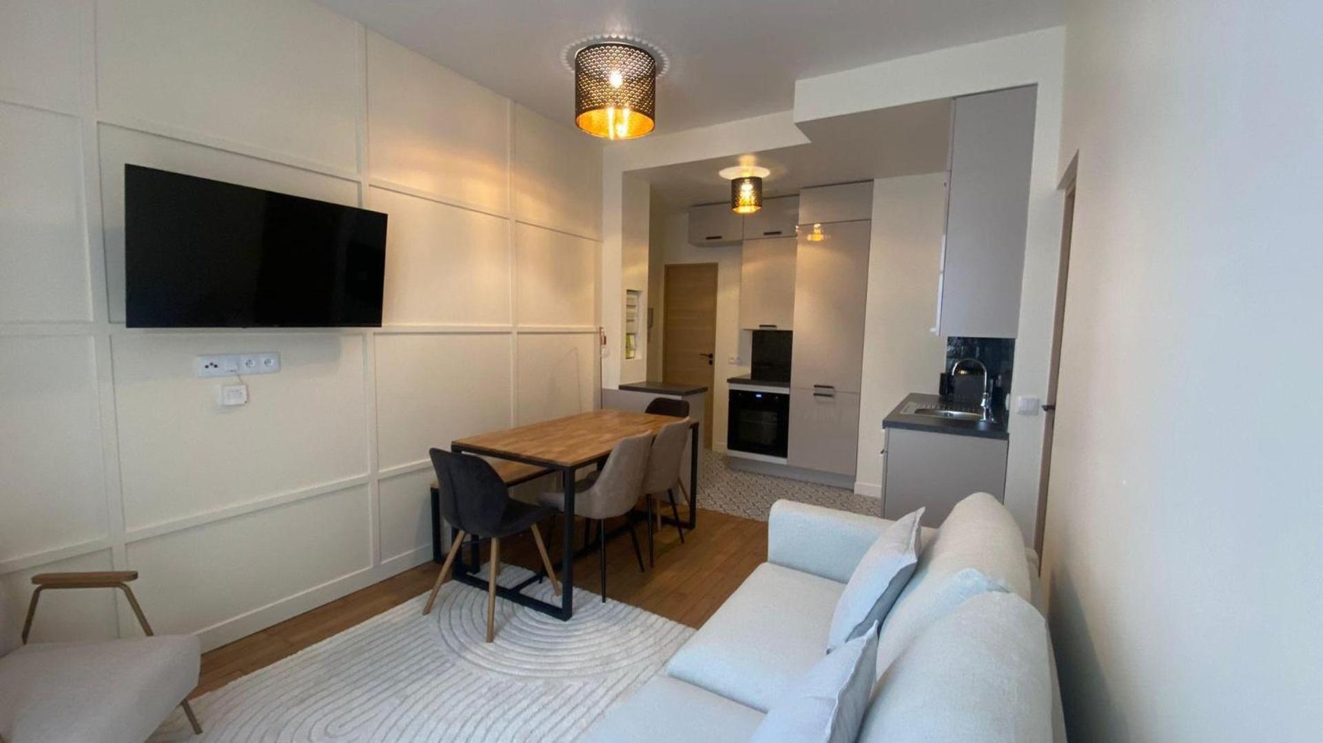 Apartment Nouveau - Emplacement Ideal Pour 6p