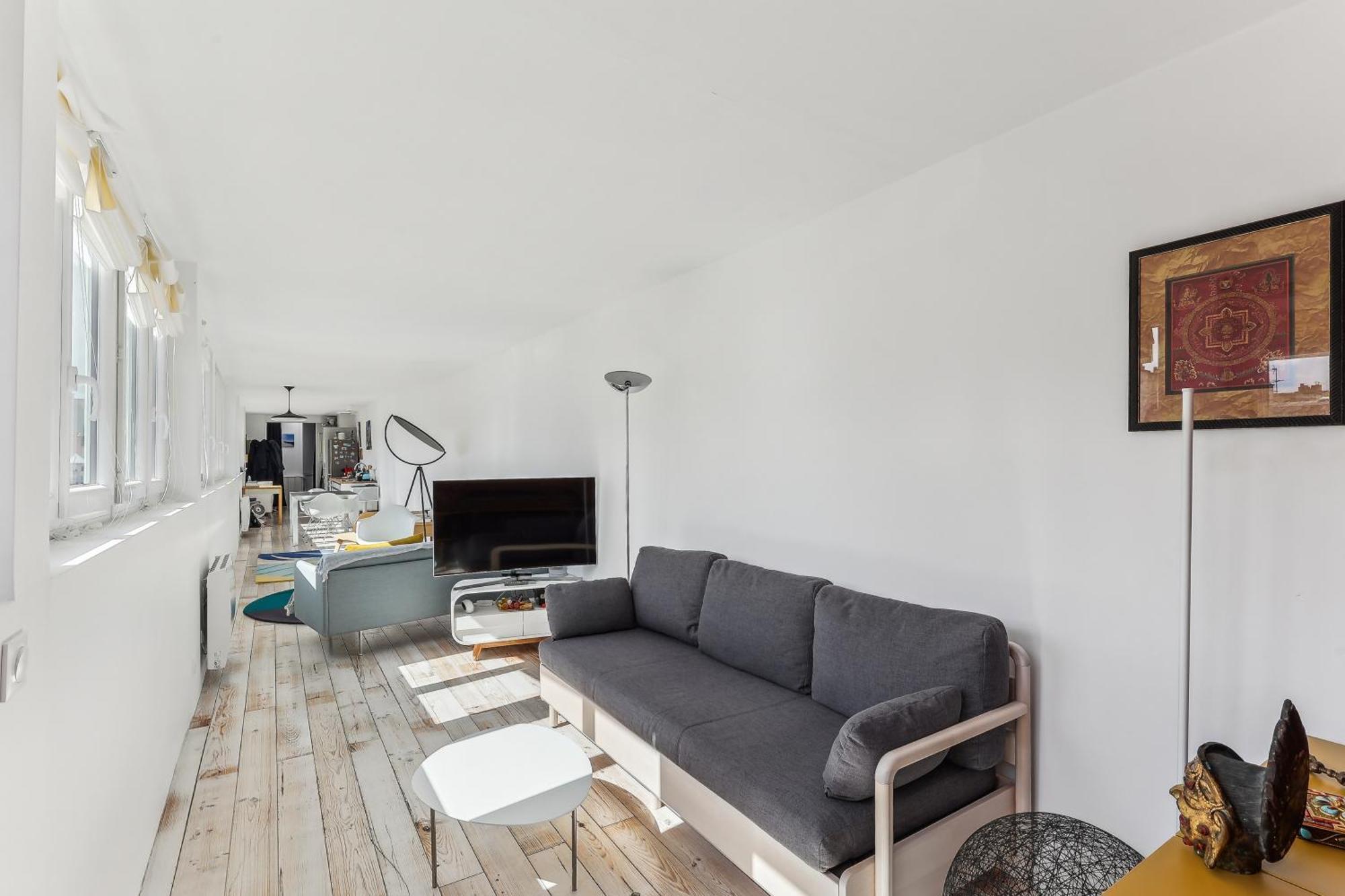 Apartment Ancien Atelier Atypique Tres Lumineux By Weekome Paris