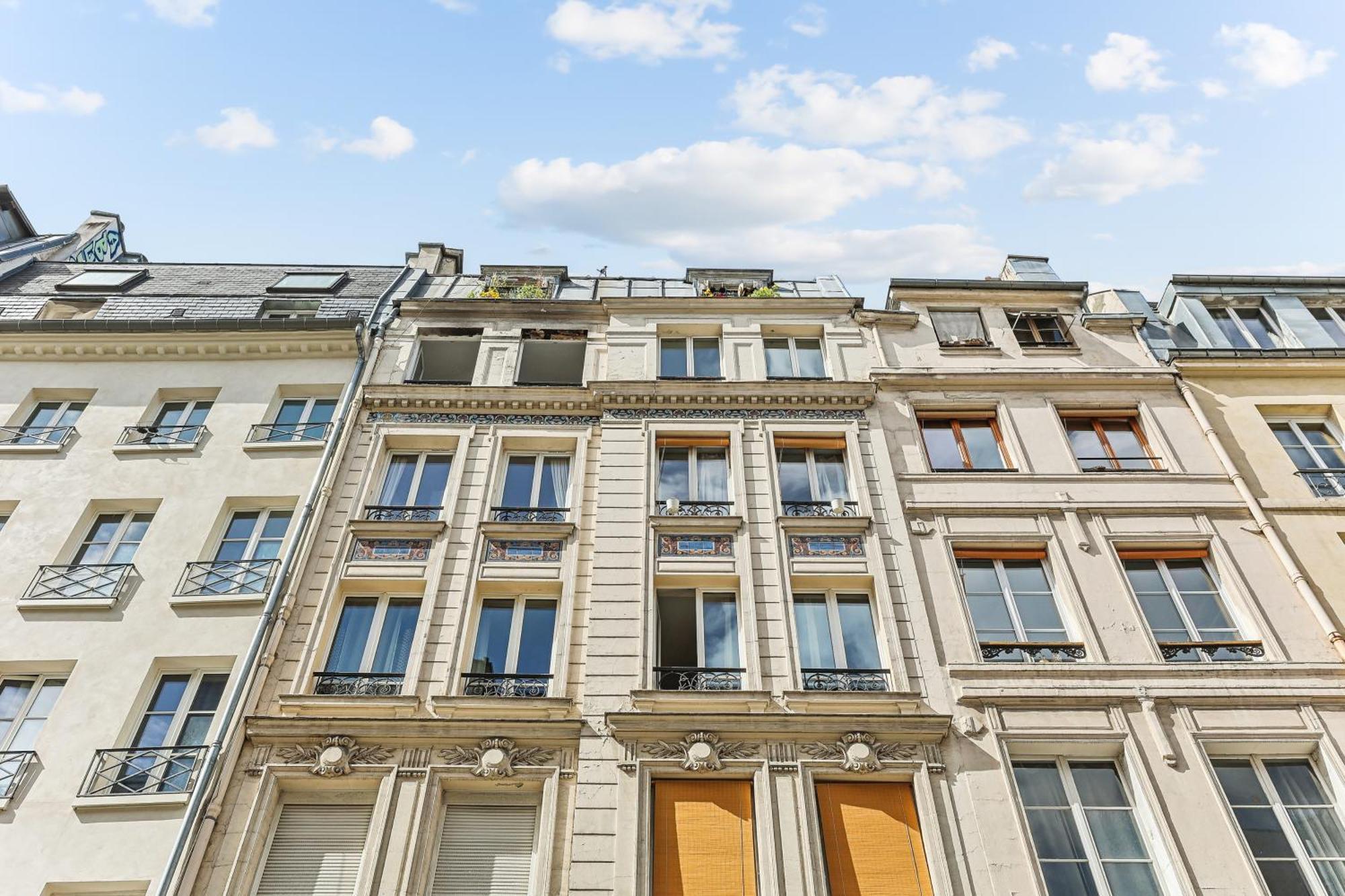 Ancien Atelier Atypique Tres Lumineux By Weekome Apartment Paris
