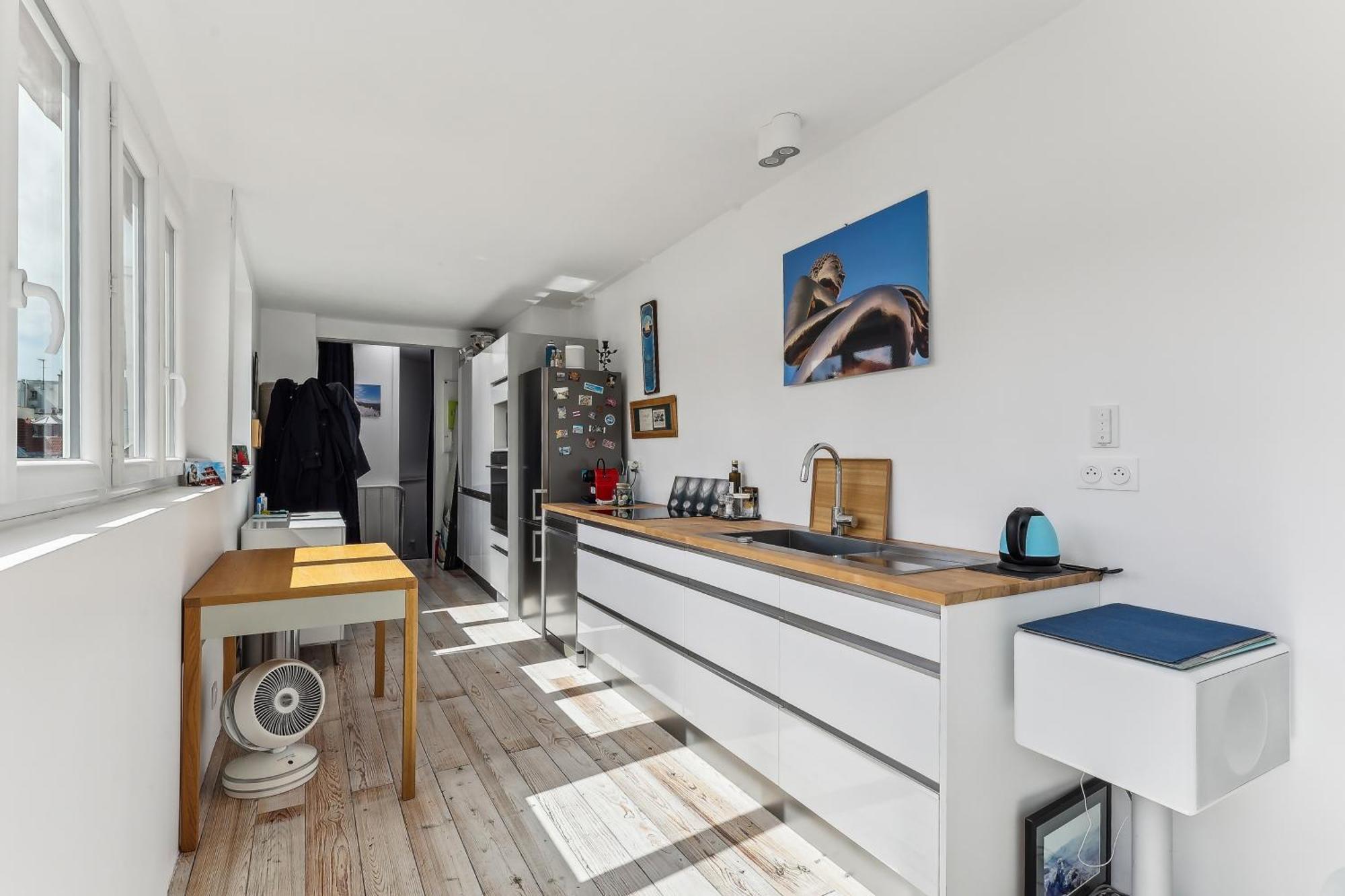 Ancien Atelier Atypique Tres Lumineux By Weekome Paris