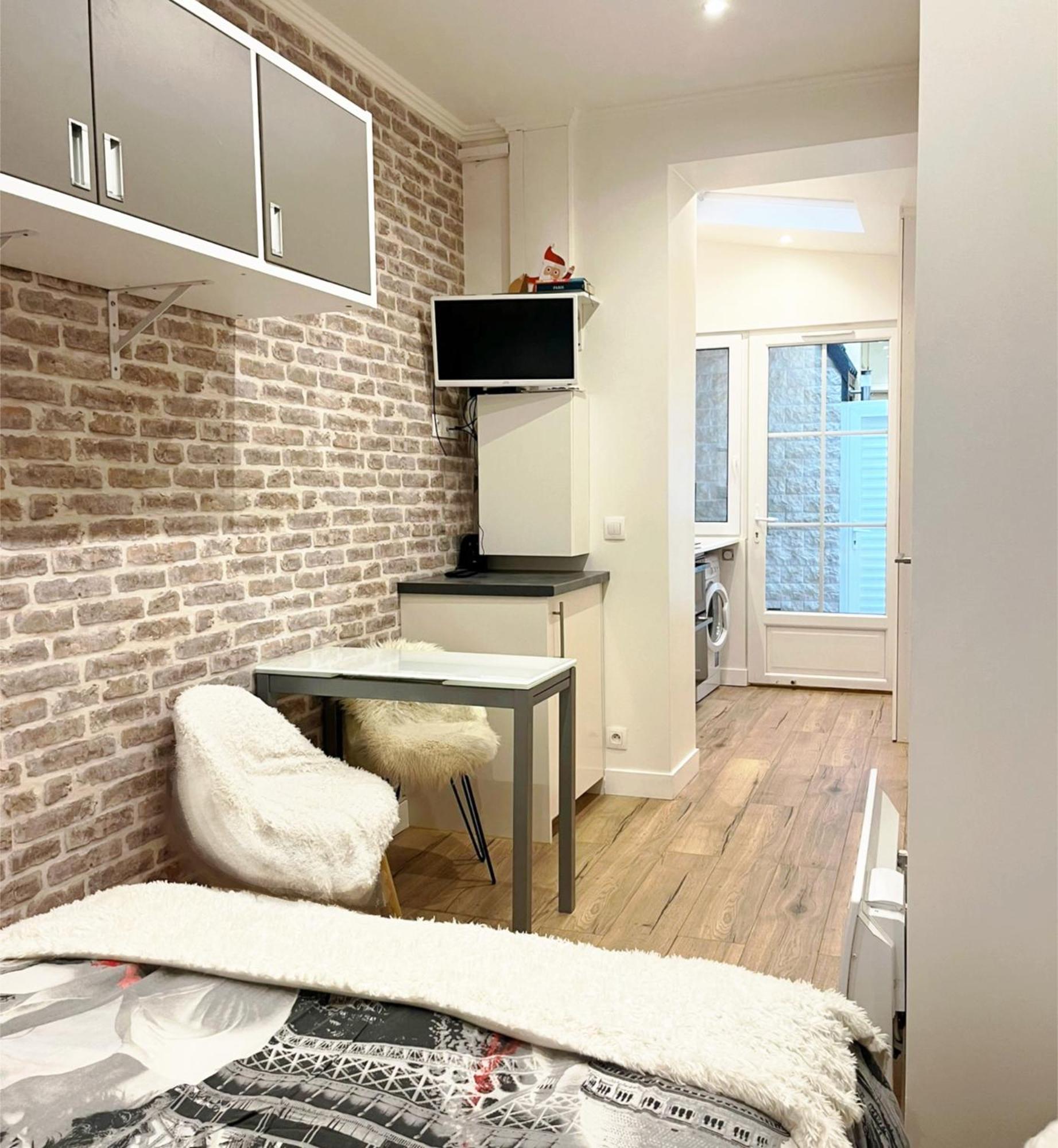 Eiffel Tower With Patio Appartement Paris