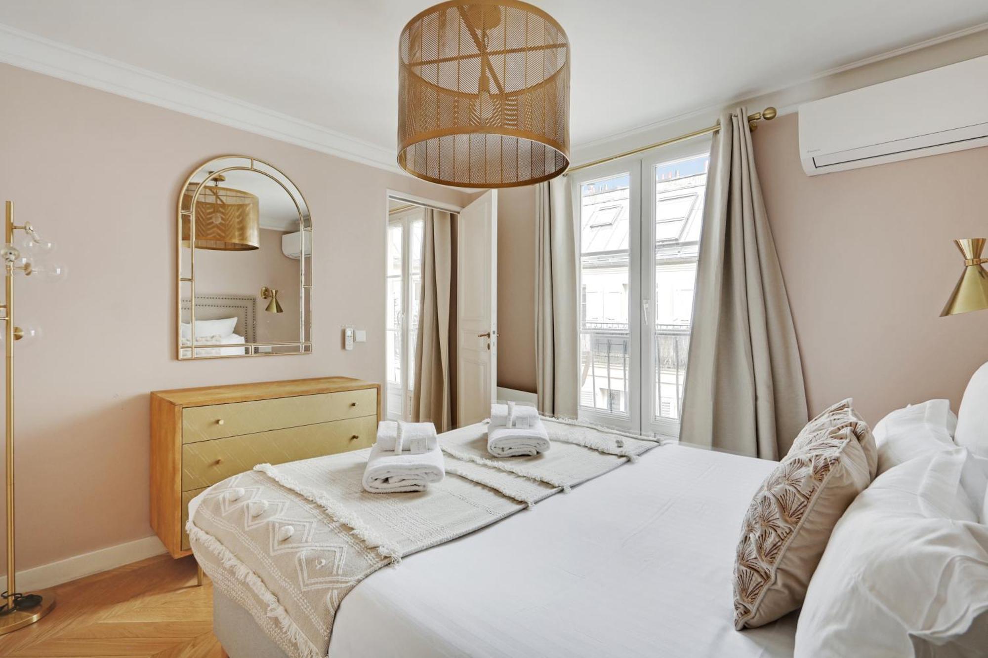 Pick A Flat's In Opera Saint Lazarre - Rue De L'isly Paris