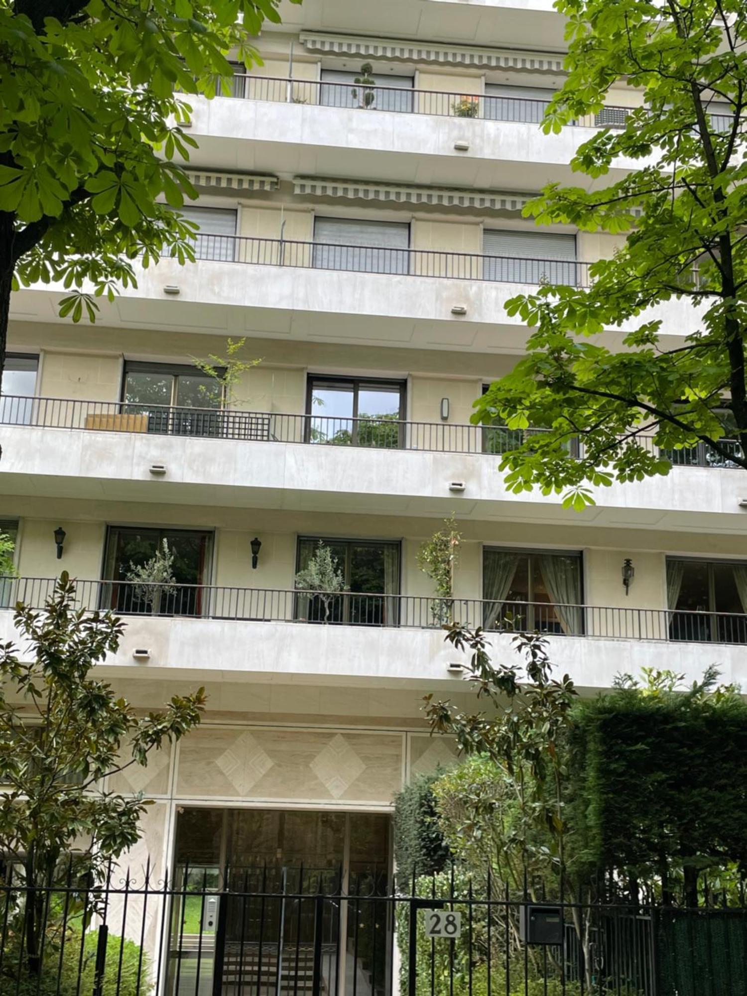 Exclusive 106 M2 With Terrace Avenue Raphael *