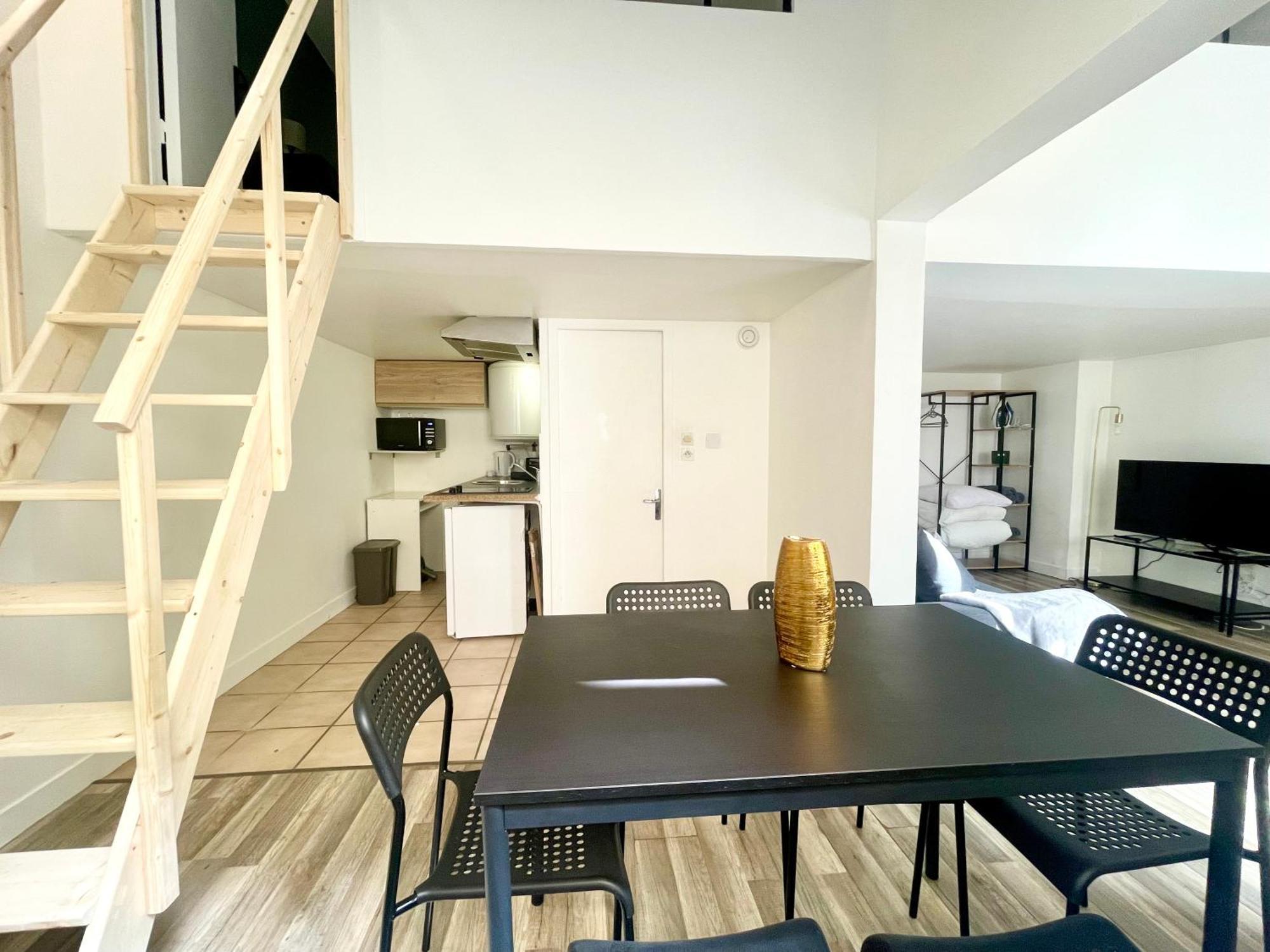 Homely & Charming Parisian Duplex - Near Marais Apartamento *