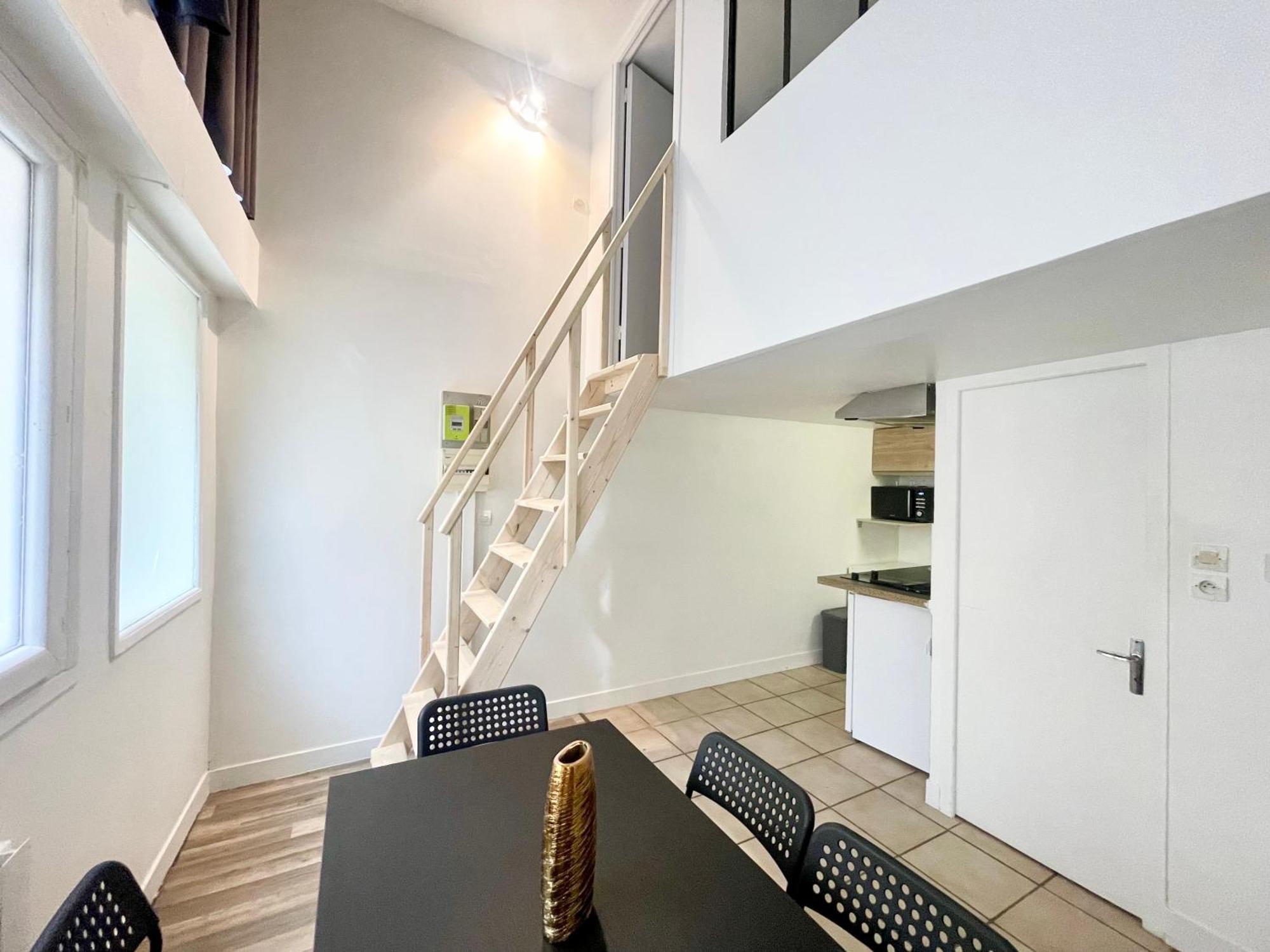 Homely & Charming Parisian Duplex - Near Marais Apartamento Paris