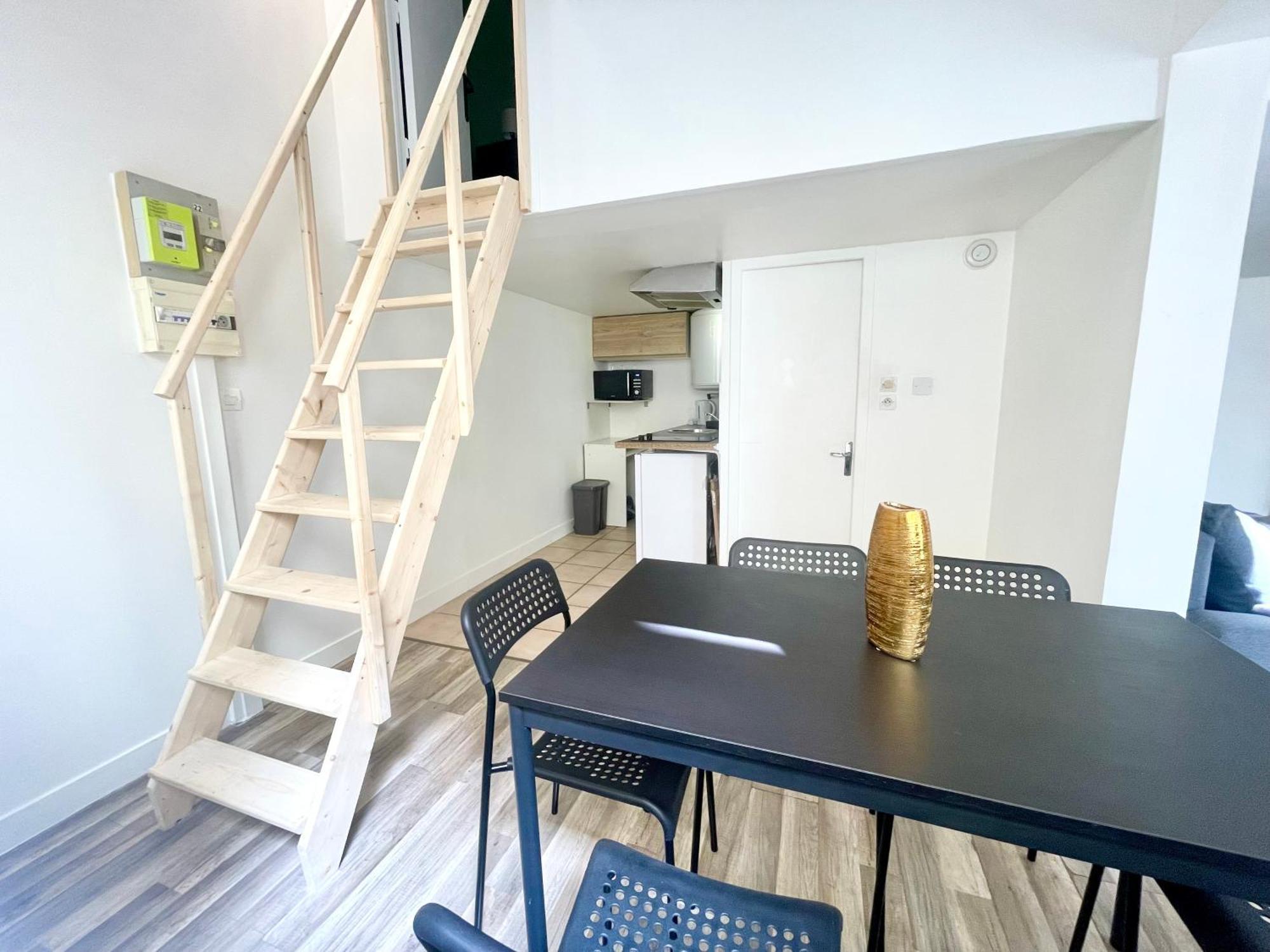 Homely & Charming Parisian Duplex - Near Marais Apartamento