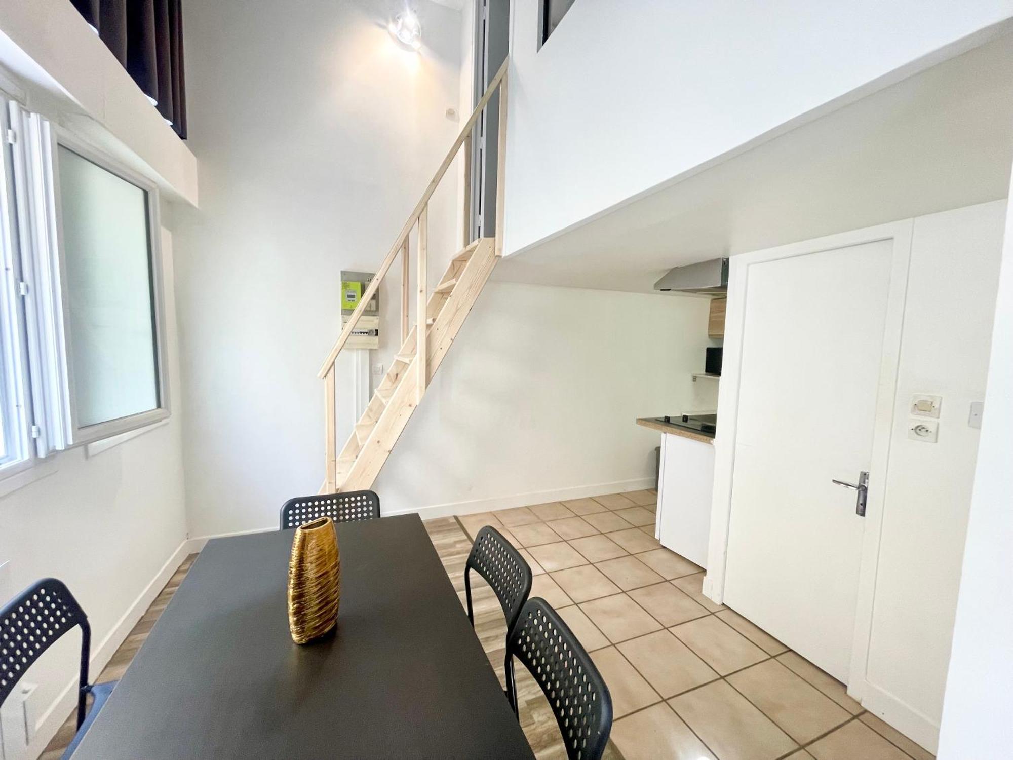 Homely & Charming Parisian Duplex - Near Marais