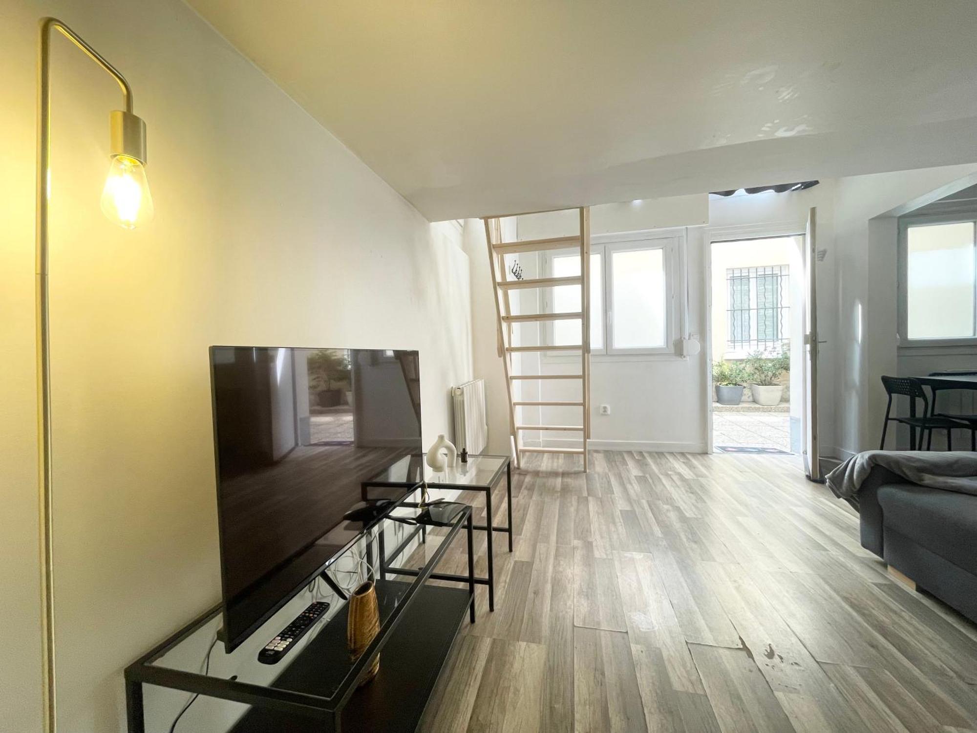 Homely & Charming Parisian Duplex - Near Marais Apartamento *