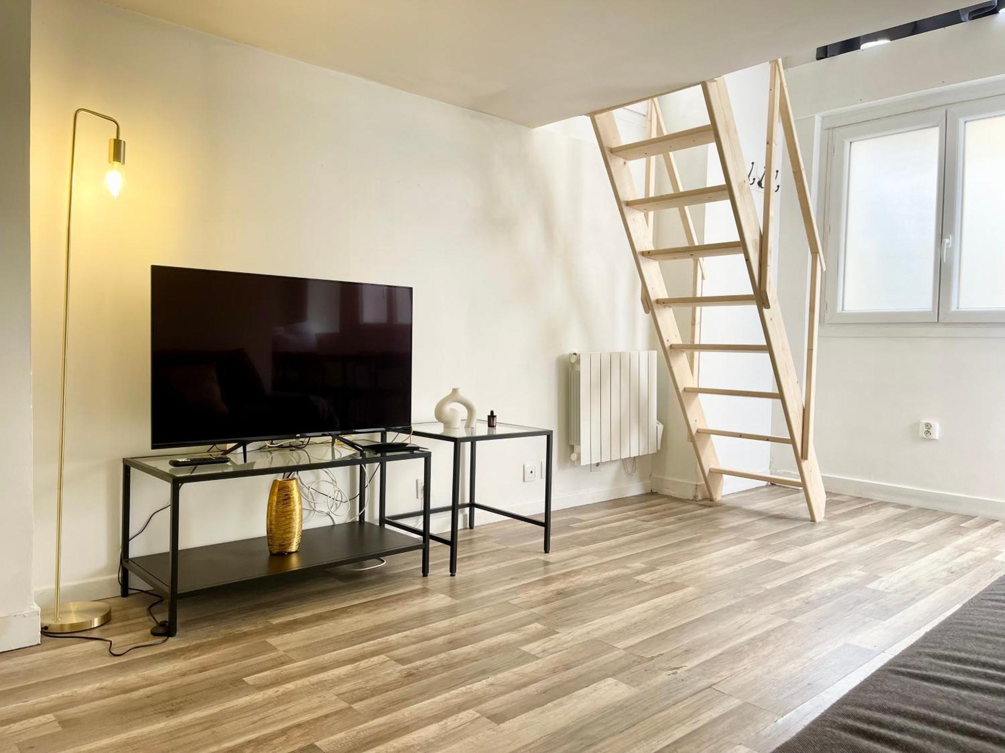 Homely & Charming Parisian Duplex - Near Marais * Paris