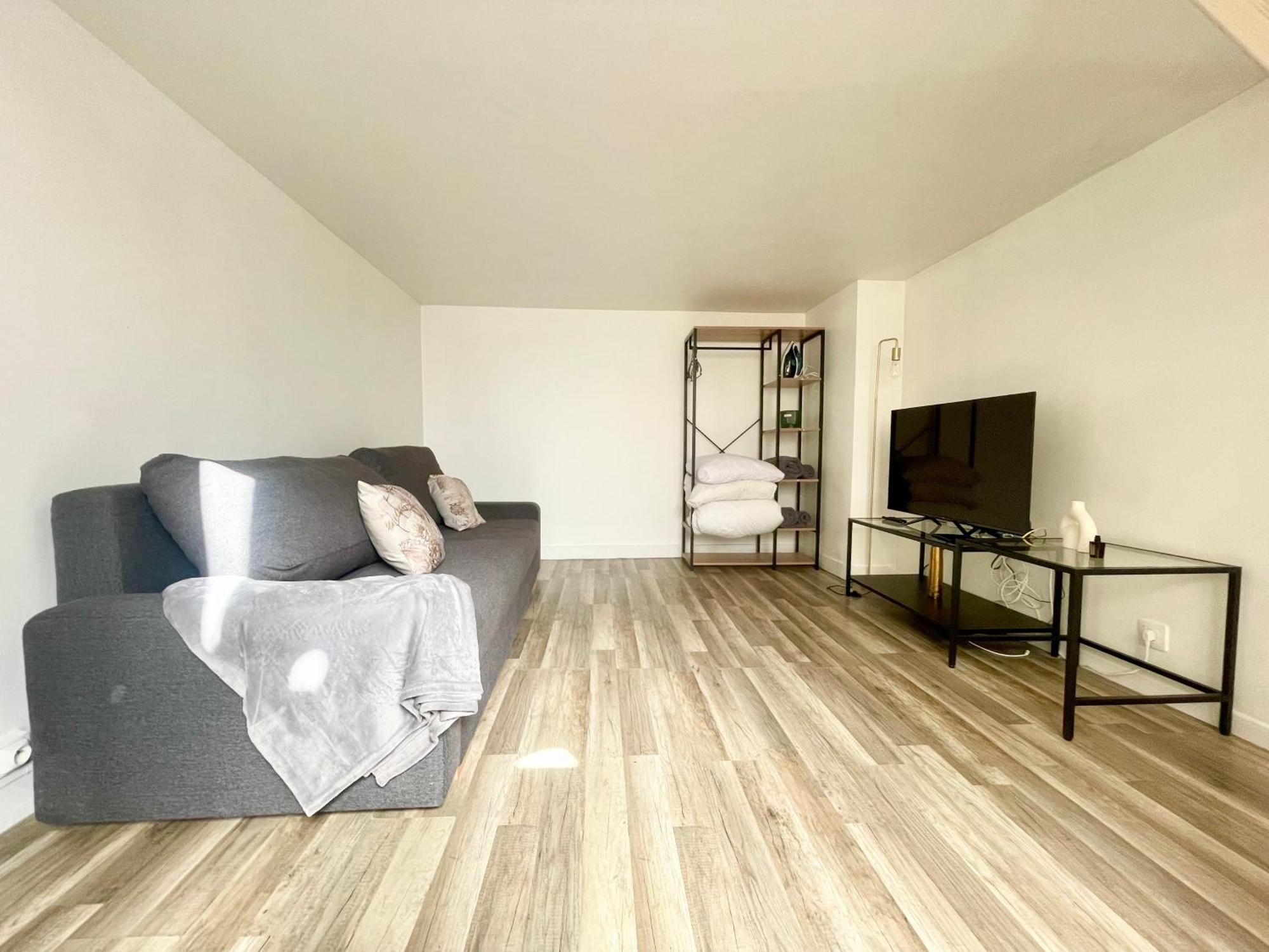 Homely & Charming Parisian Duplex - Near Marais Apartamento Paris