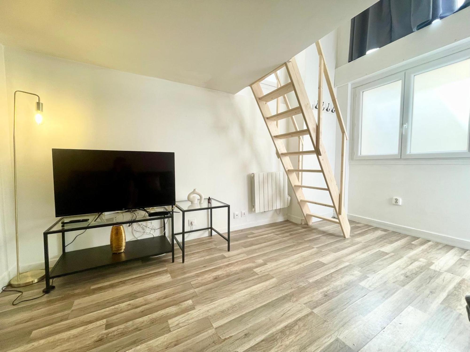 Homely & Charming Parisian Duplex - Near Marais Apartamento
