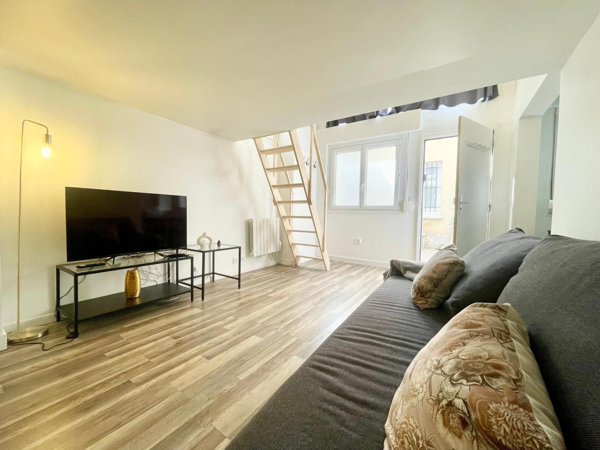 Homely & Charming Parisian Duplex - Near Marais