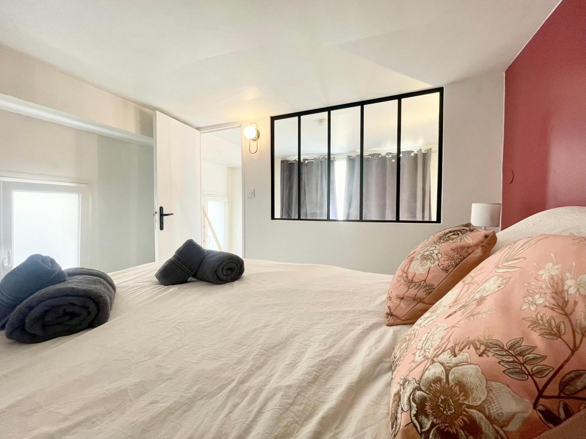Homely & Charming Parisian Duplex - Near Marais