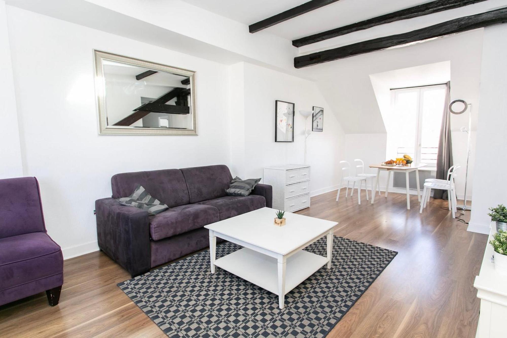Upper 1br Cozy Apartment *