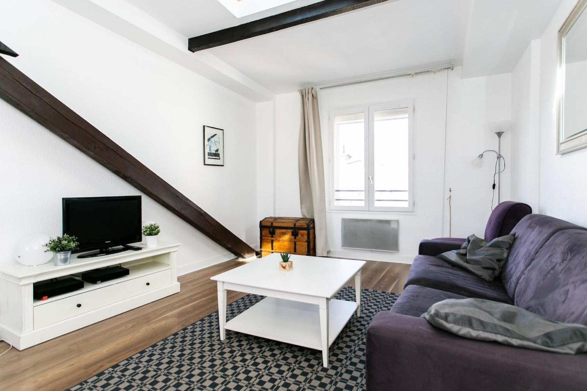 Apartment Upper 1br Cozy Paris