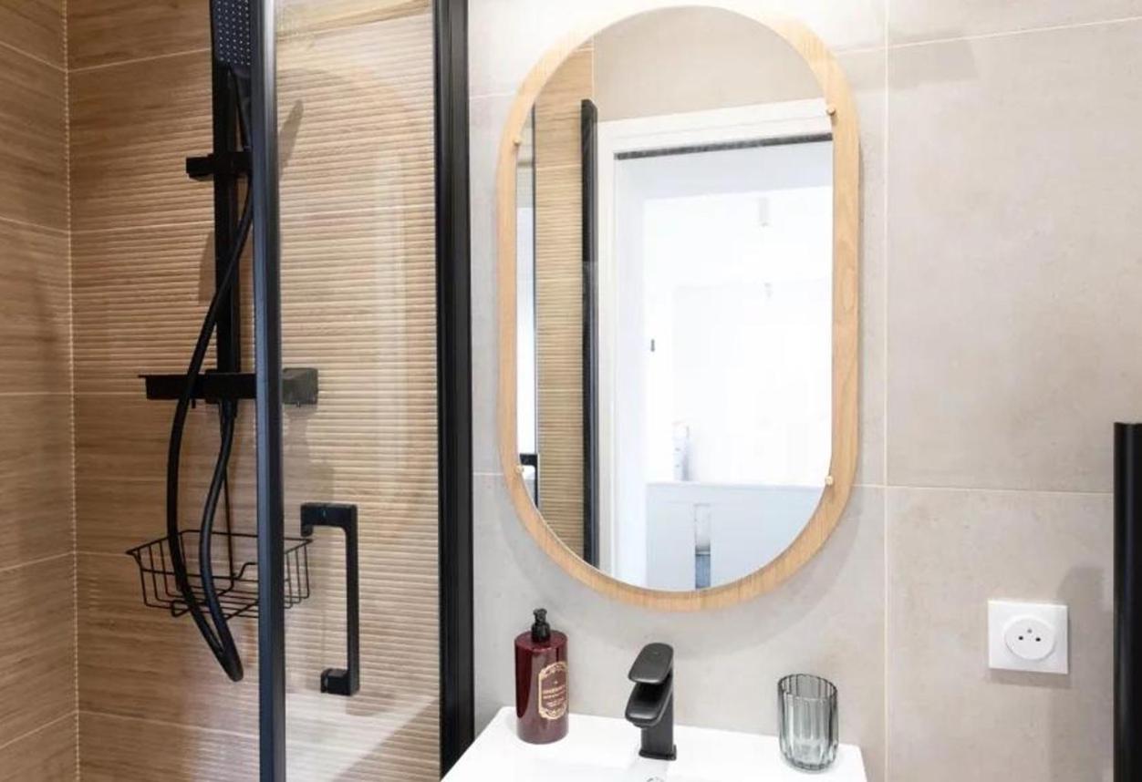 Apartment Lumineux Dans Le 16eme