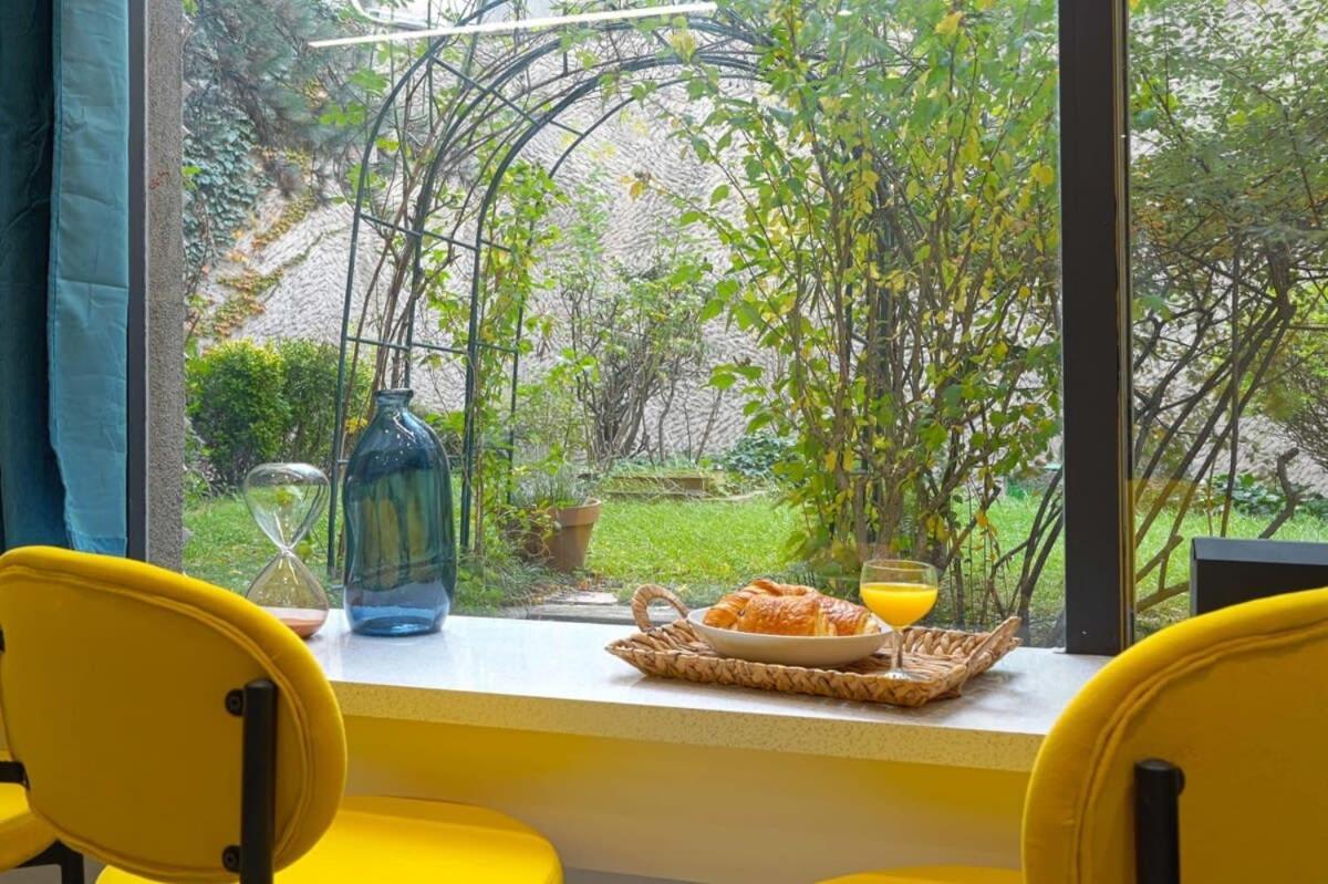 Agreable 2 Piece Au Coeur De 17 Arrondissement Apartamento