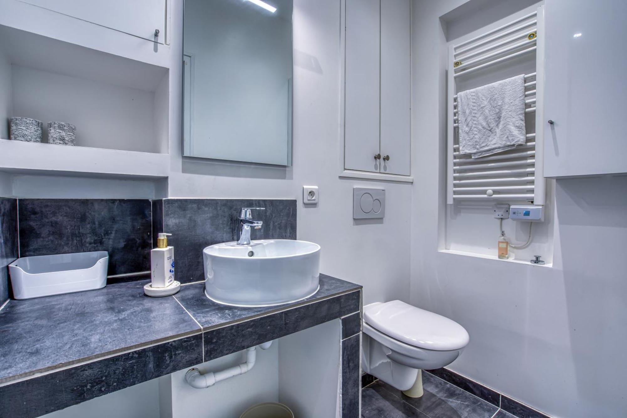Nemo, Avec Mezzanine Sur Cour Porte Maillot Apartment Paris