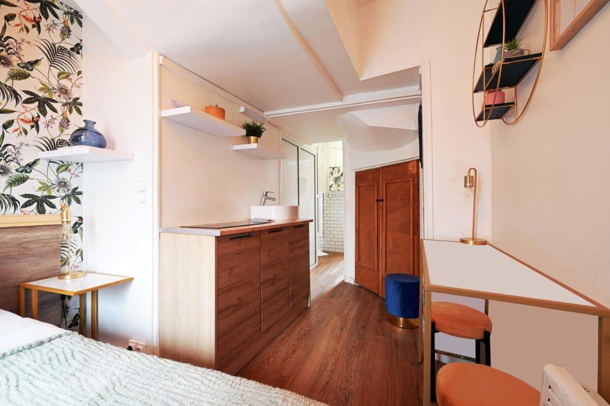Updated In The Heart Of The Bustling Le Marais District Apartamento
