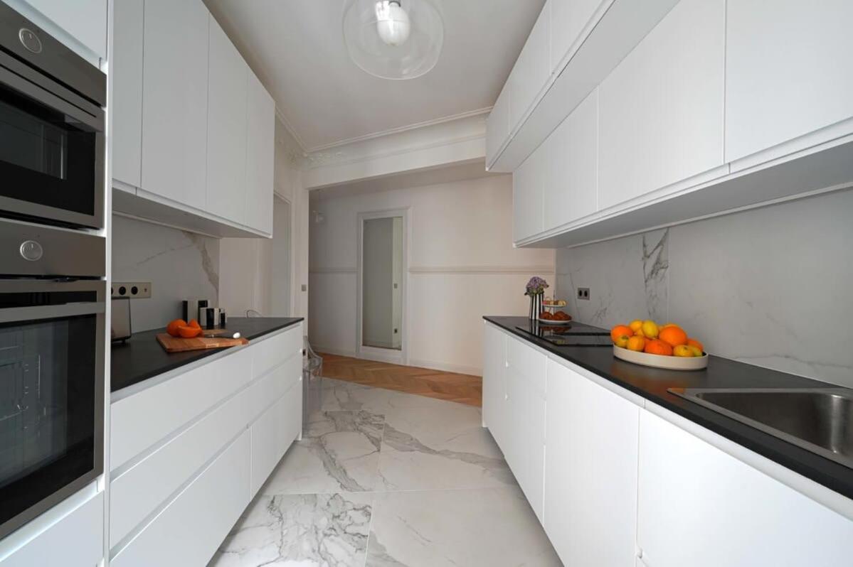 Large Luxury Flat Next To Champs Elysee Apartment Paris