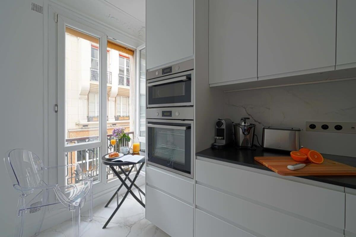 Apartment Large Luxury Flat Next To Champs Elysee Paris