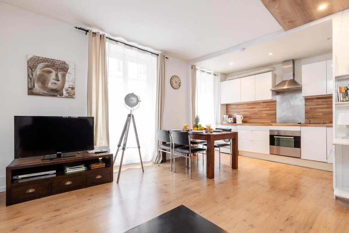 Avenue De Mars 2br *