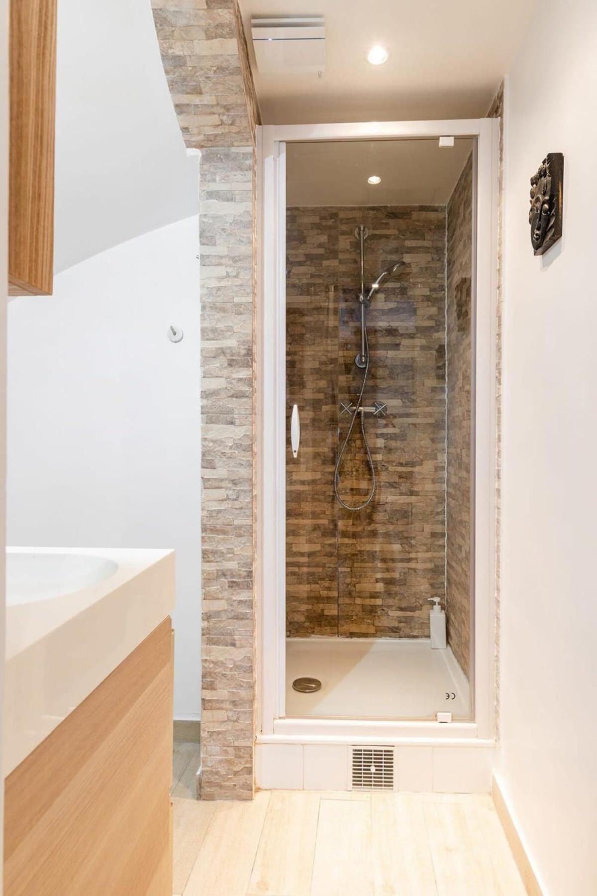 Avenue De Mars 2br