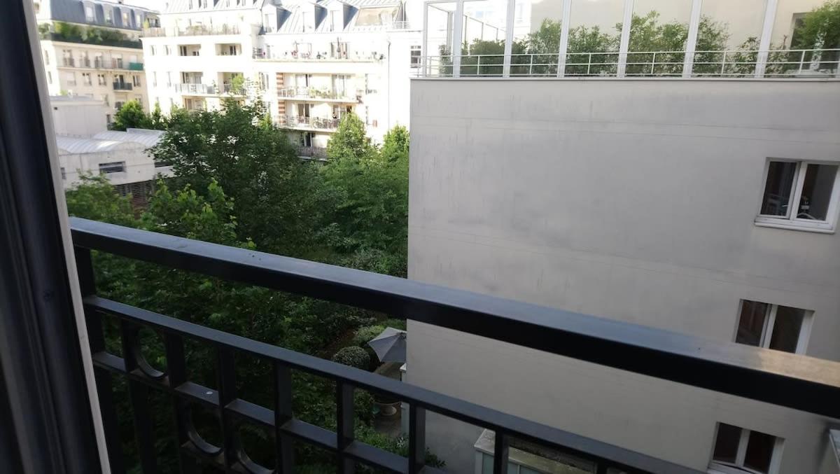 The Unforgetable At Canal De L'ourcq Paris
