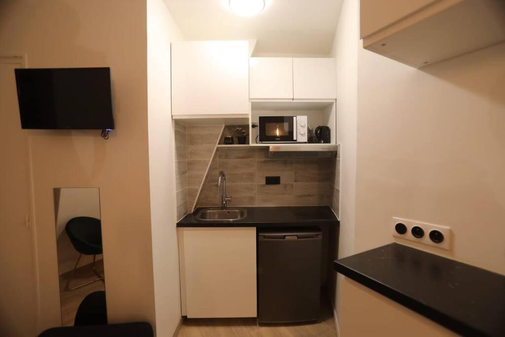 Center Eiffel Tower View Apartment Paris