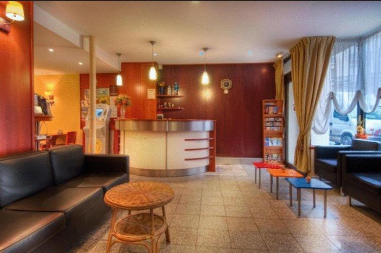 Hotel De Opera 2*