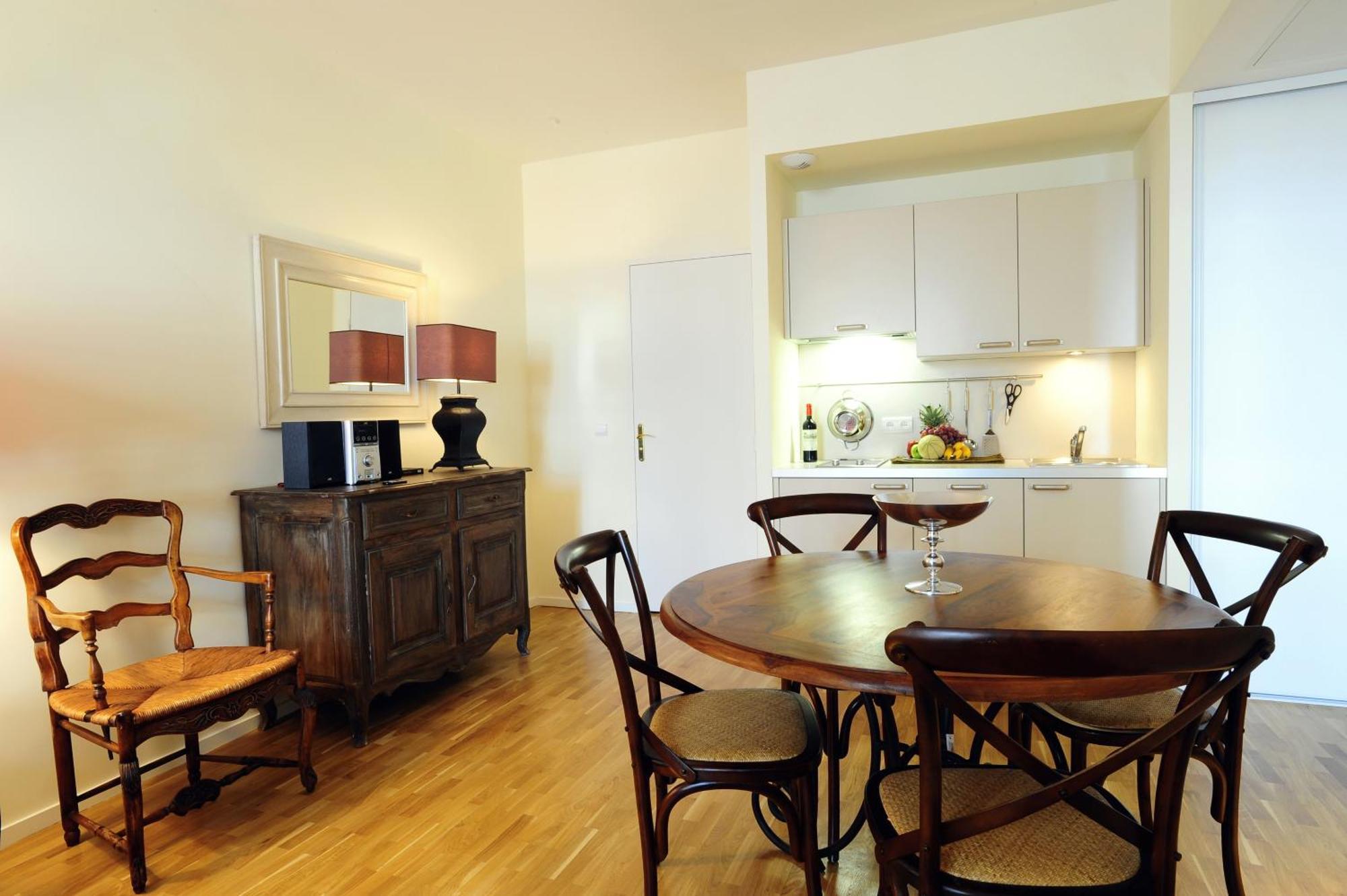 Appartement Caumartin 64 *