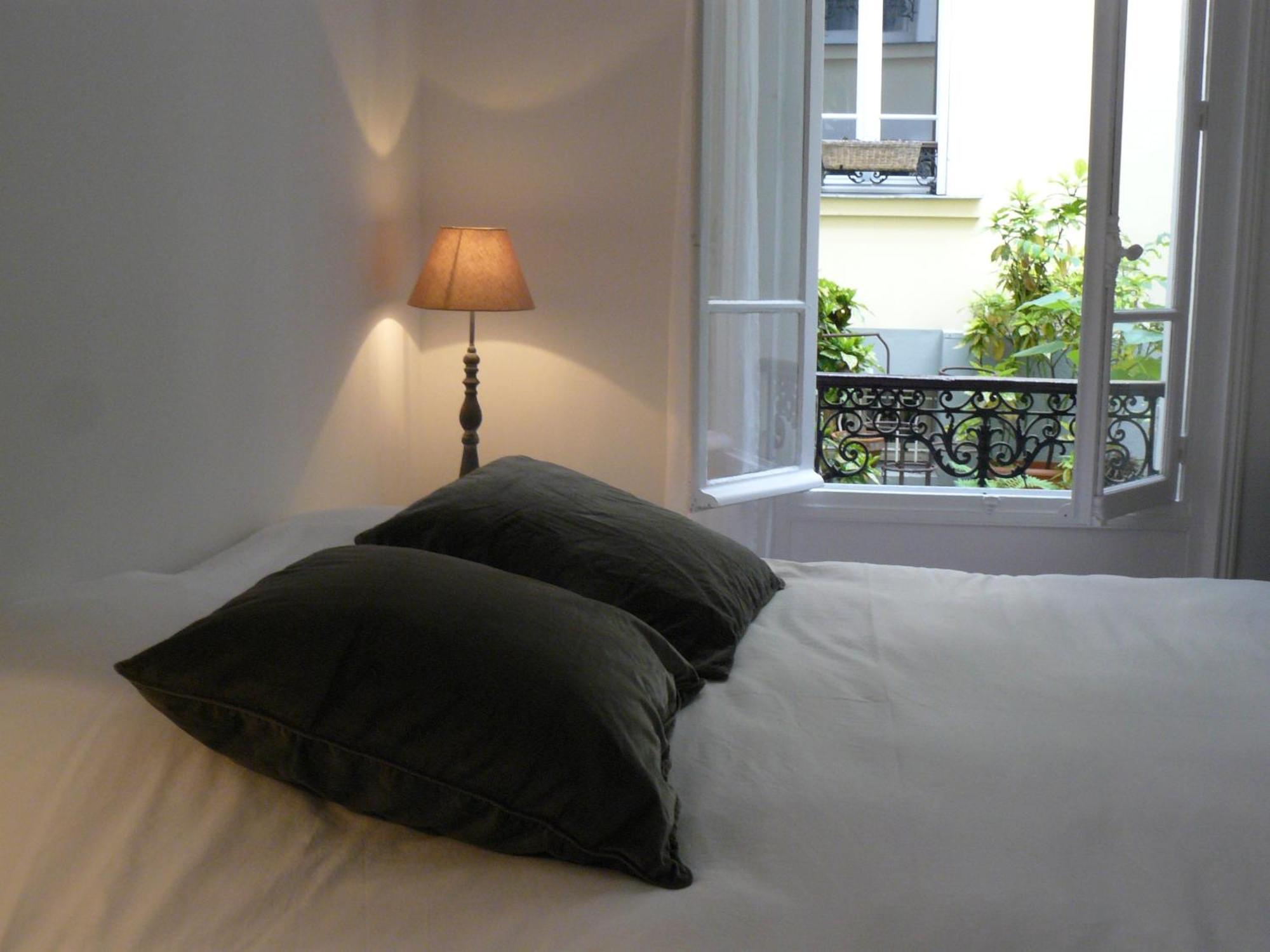 Bed & Breakfast La Cour Du 5eme - D'hotes Paris