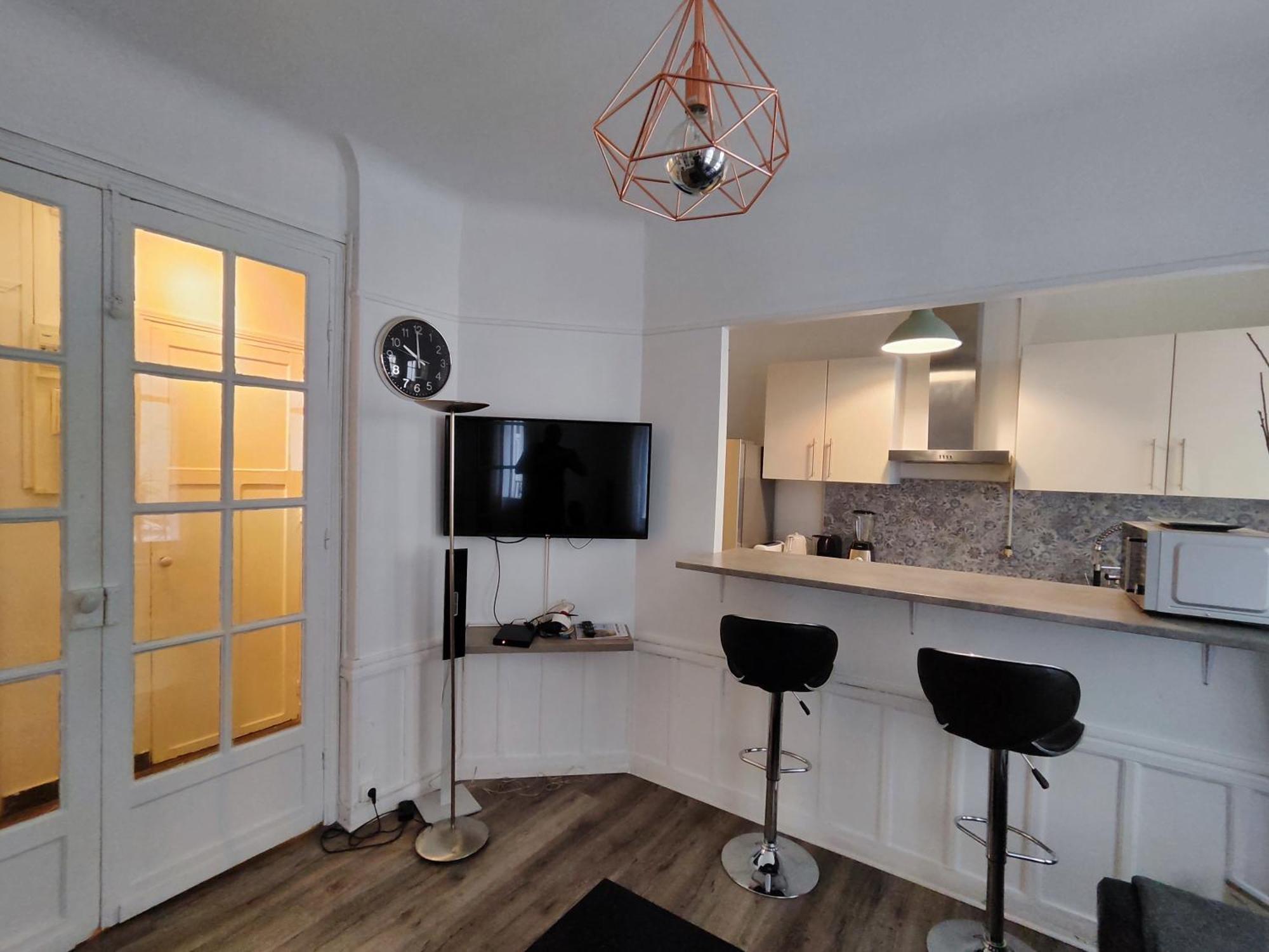 Apartment And Cozy 1b In The Heart Of Paris