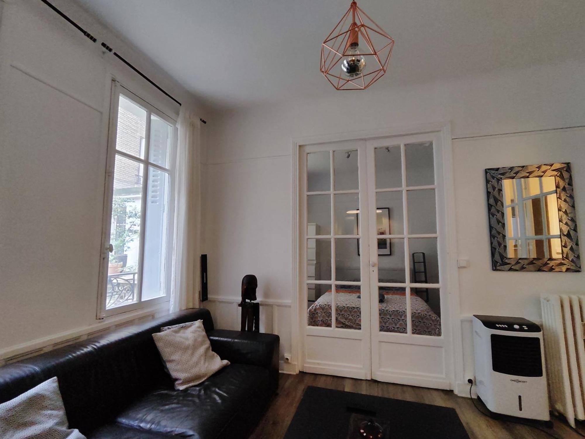 Apartment And Cozy 1b In The Heart Of Paris