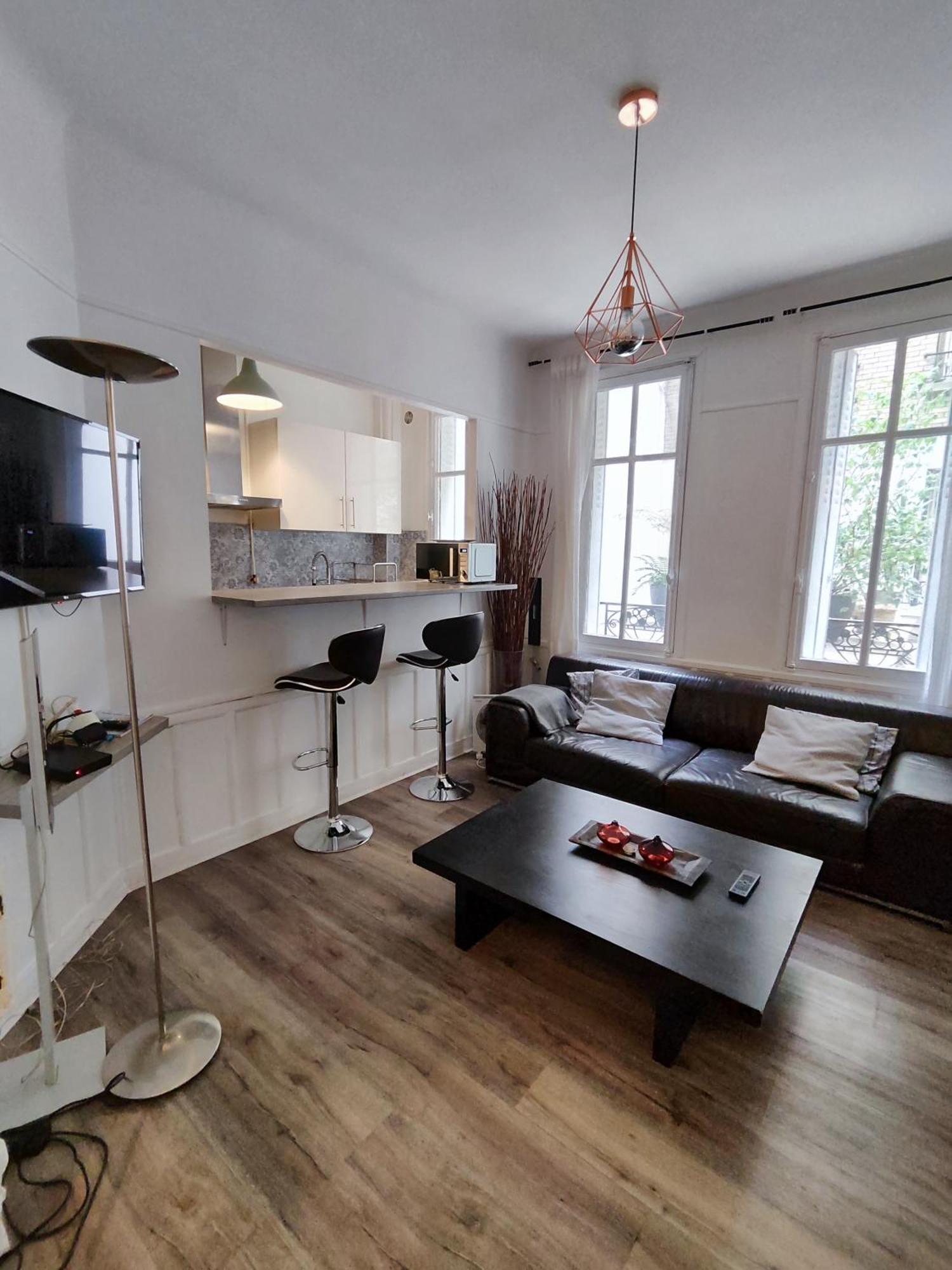 Apartment And Cozy 1b In The Heart Of Paris