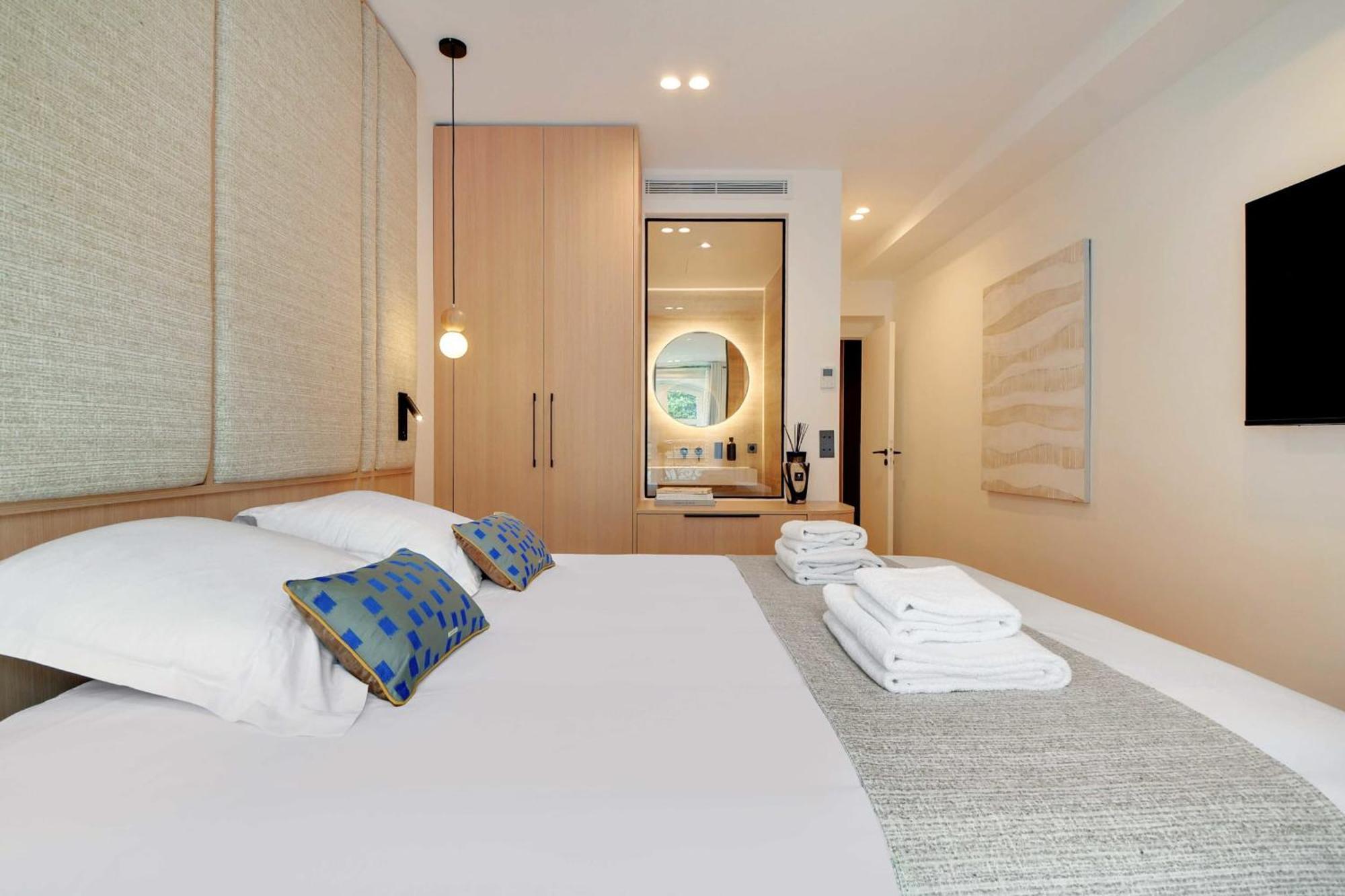 Incredible Flat - 4 Br-10p - Matignon - Champs Elysees