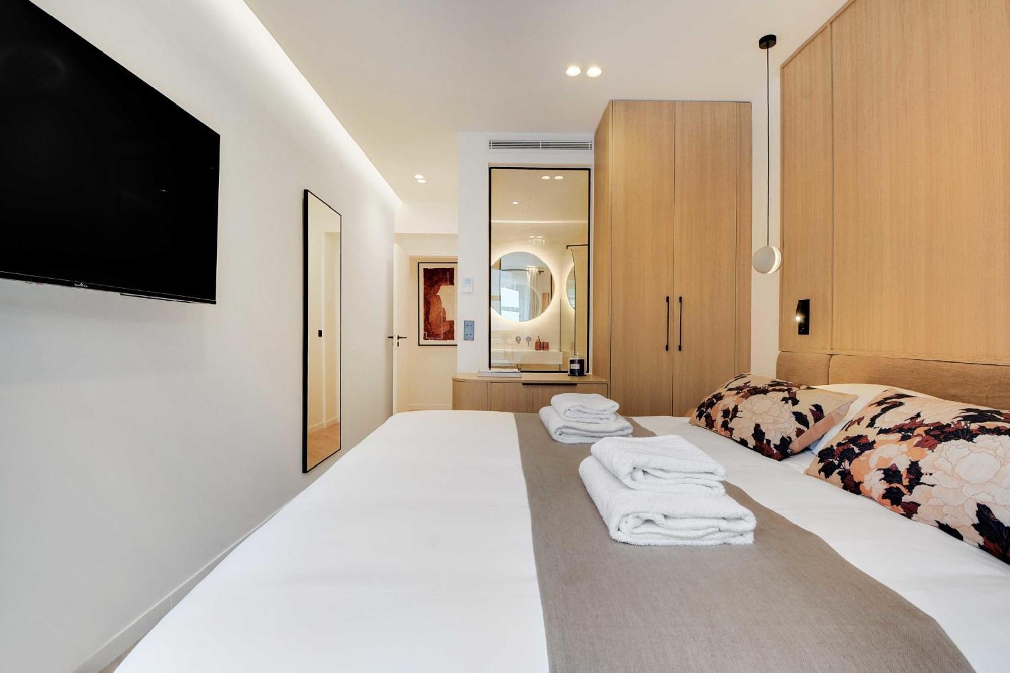 Apartment Incredible Flat - 4 Br-10p - Matignon - Champs Elysees Paris