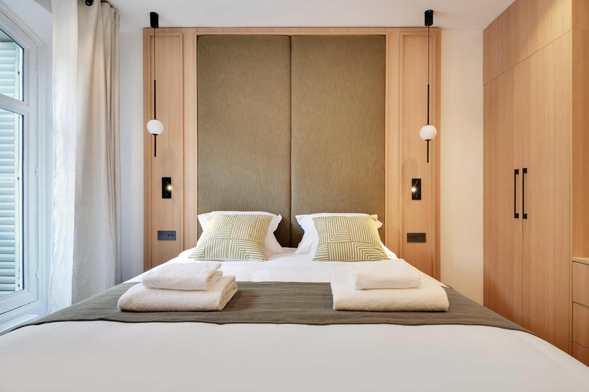 Incredible Flat - 4 Br-10p - Matignon - Champs Elysees Paris
