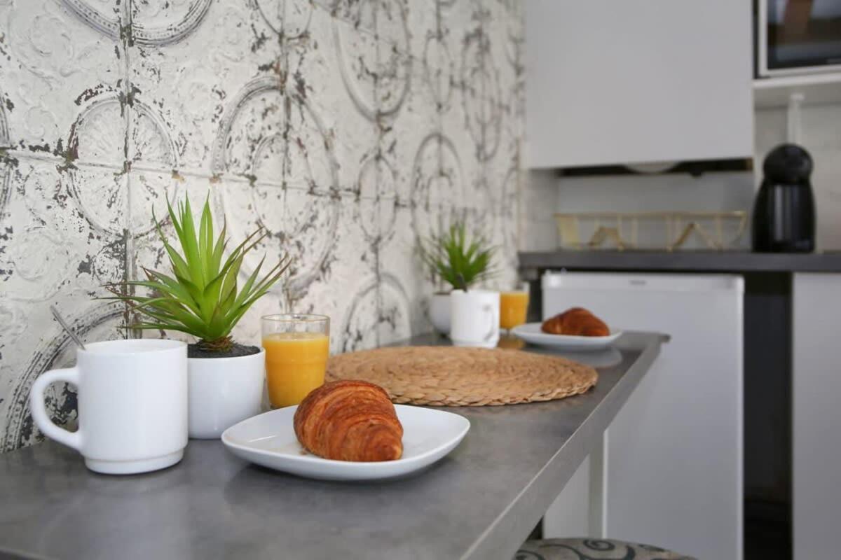 Apartment Studio Parisien 20m2 En Face Du Musee Grevin - 2p
