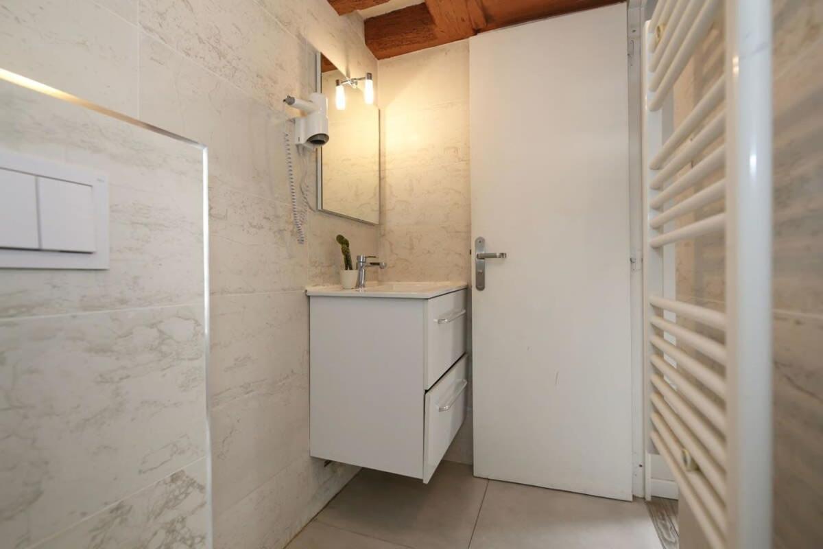 Studio Parisien 20m2 En Face Du Musee Grevin - 2p Paris