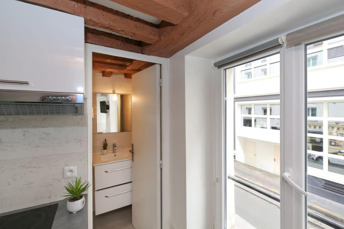 Studio Parisien 20m2 En Face Du Musee Grevin - 2p