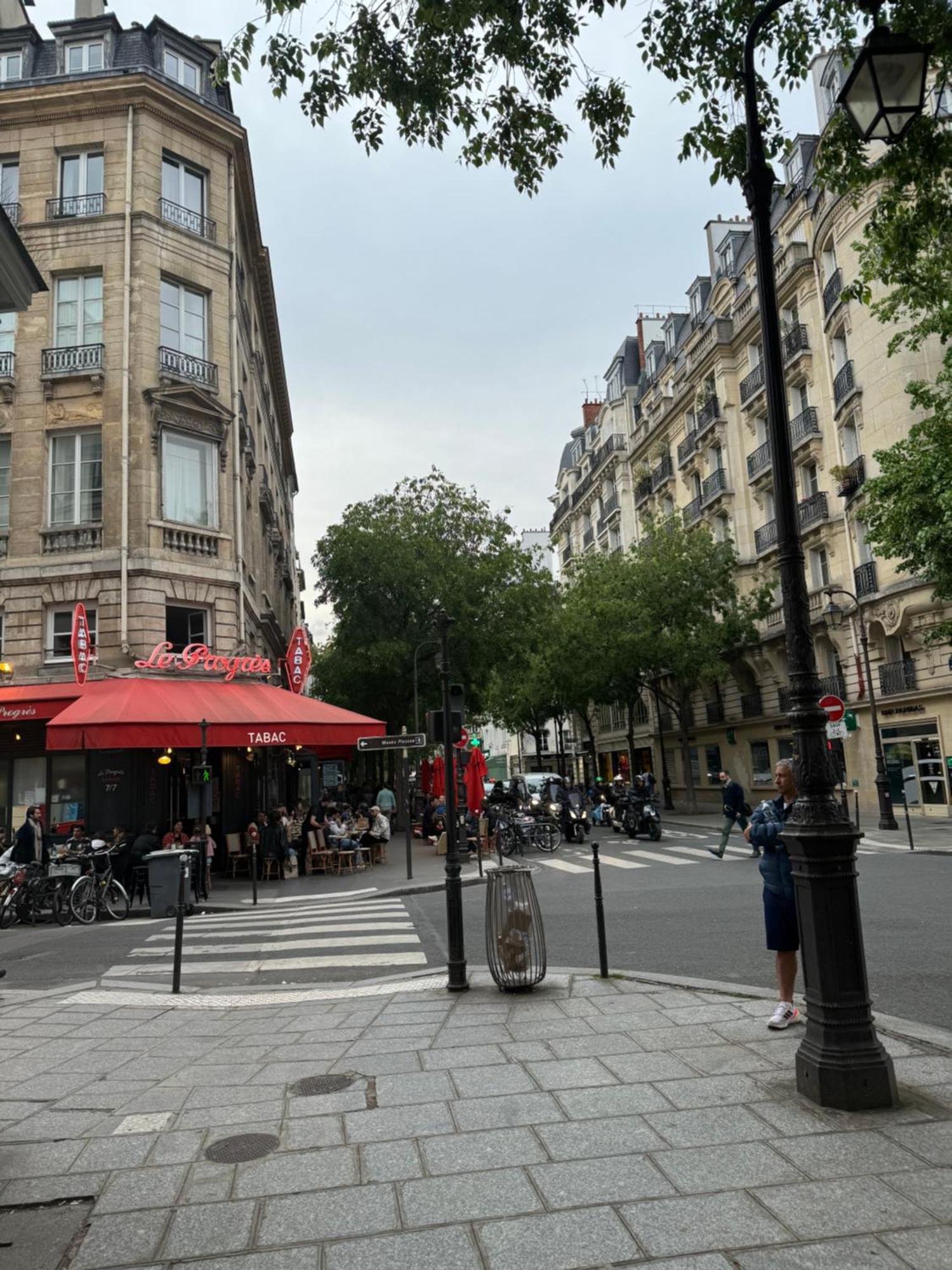 Typique Parisien Au Coeur Du Marais Paris